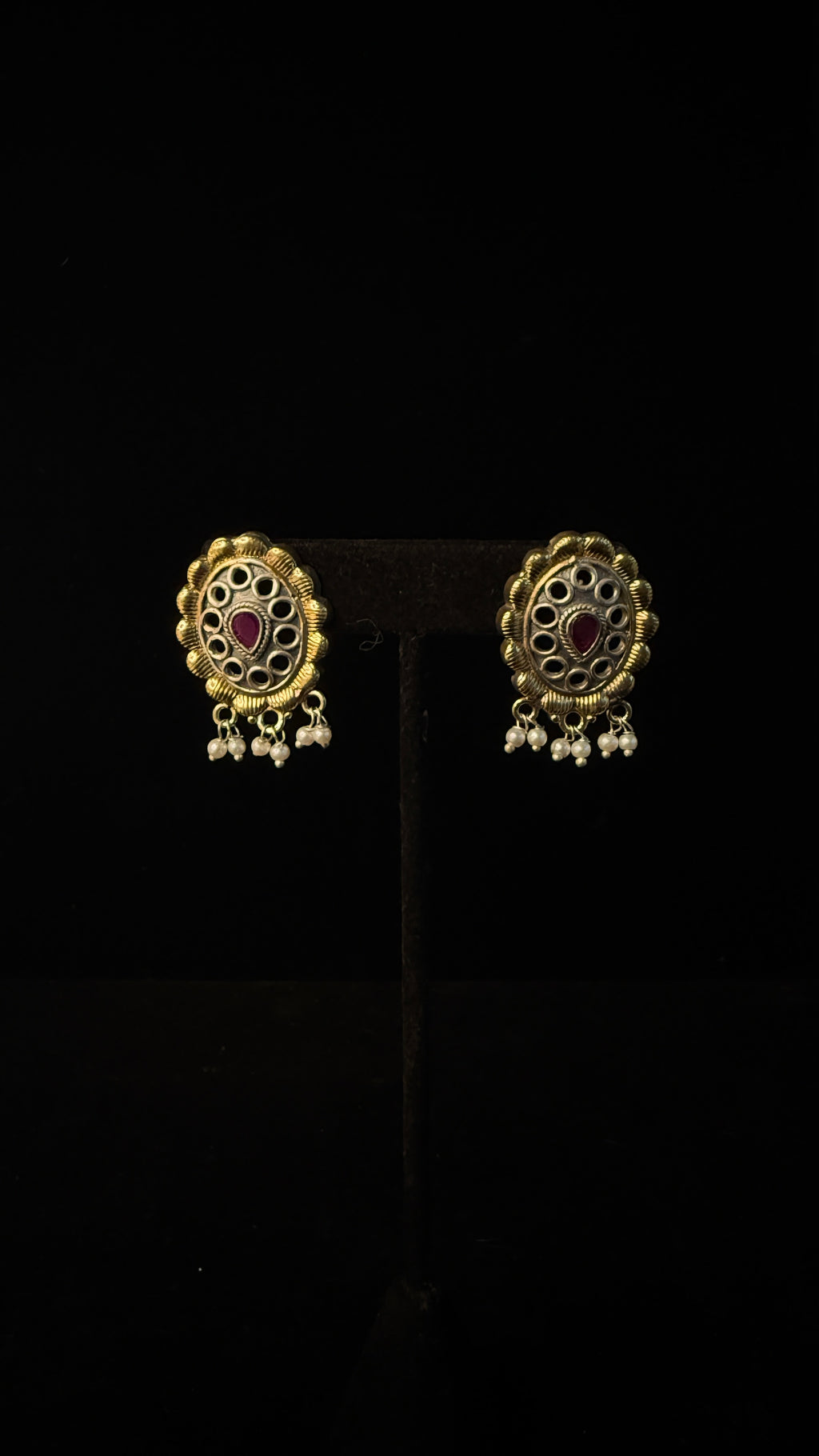 Dual tone choker with pink stone