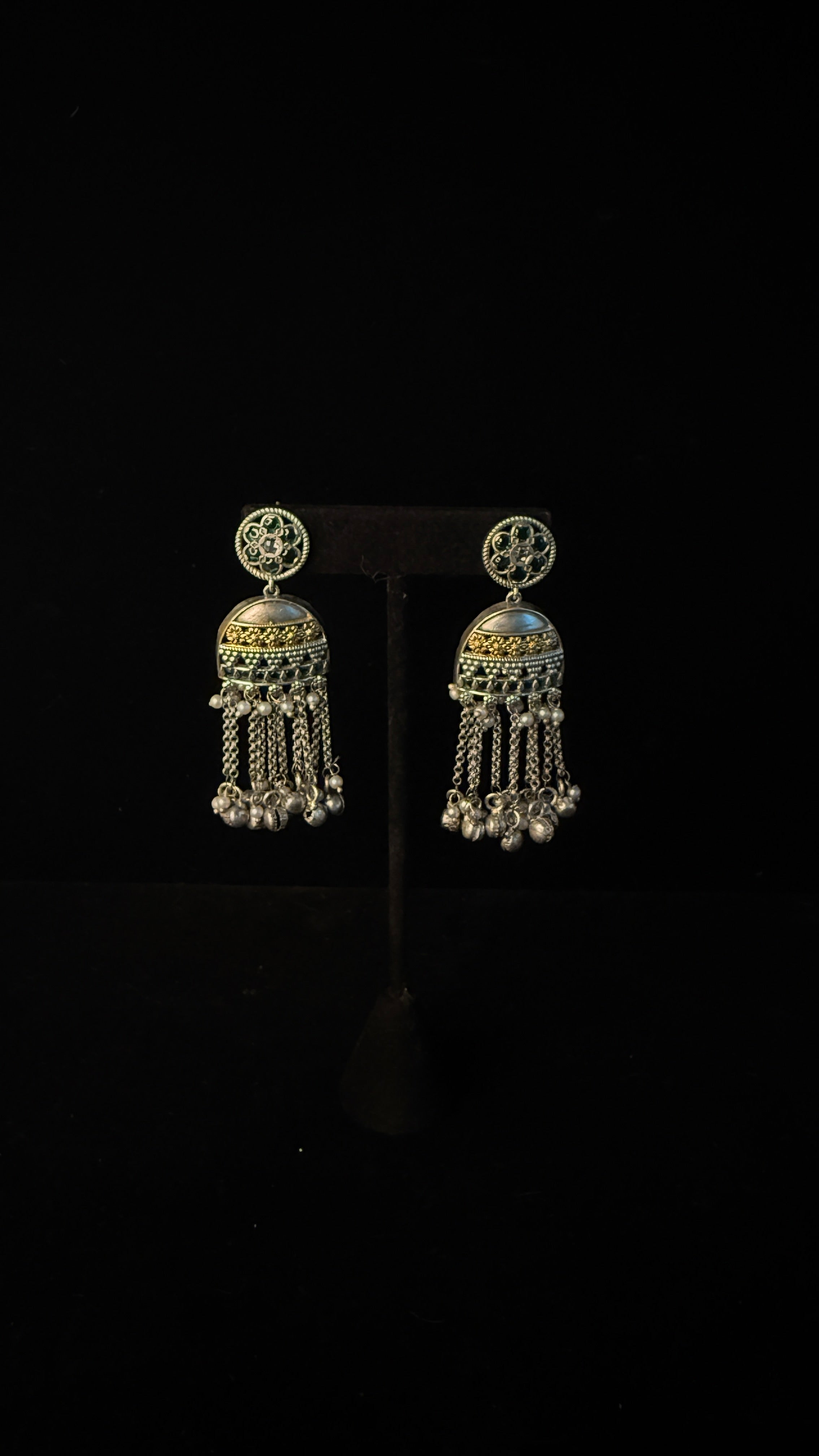 Dual tone necklace with green stones and earring