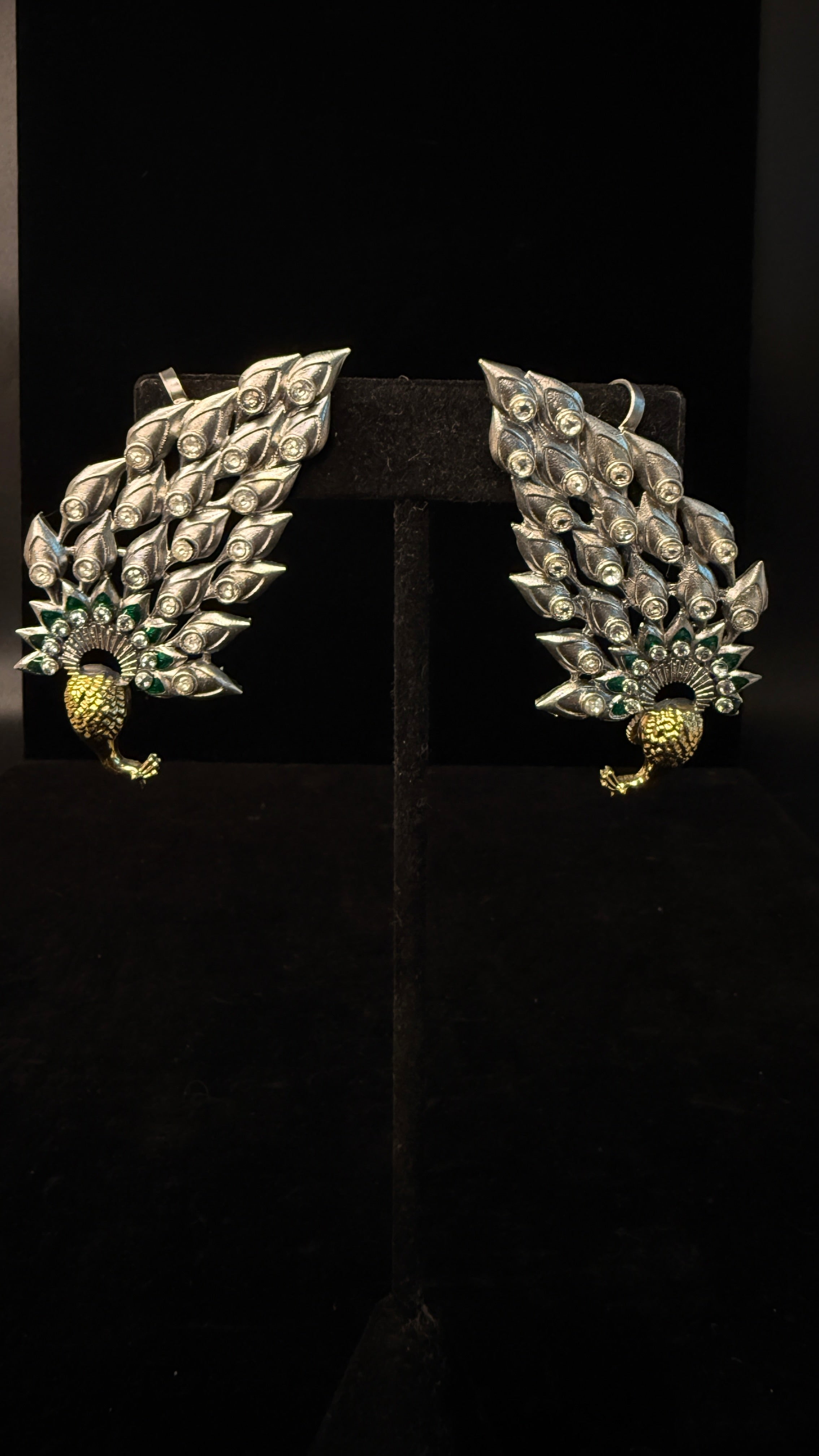Dual tone peacock ear cuff