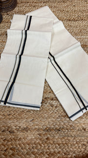Puliyilakkara set mundu with black and gold border