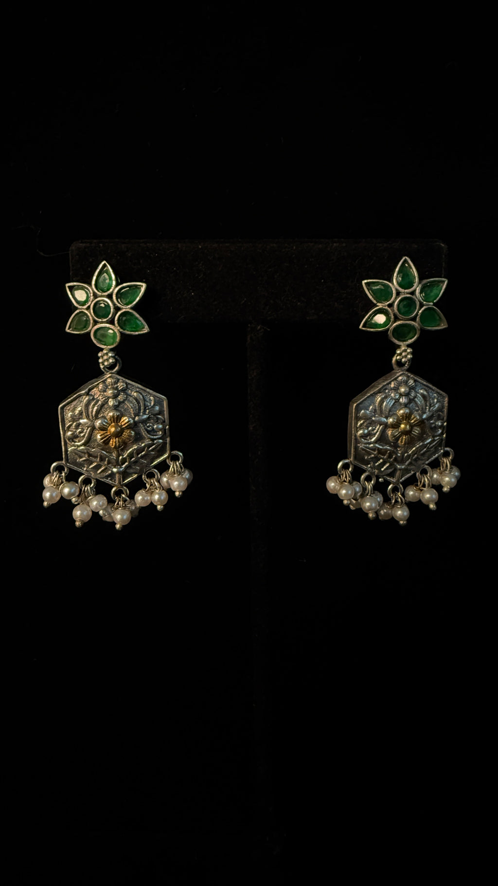Dual tone necklace with green stones and earring