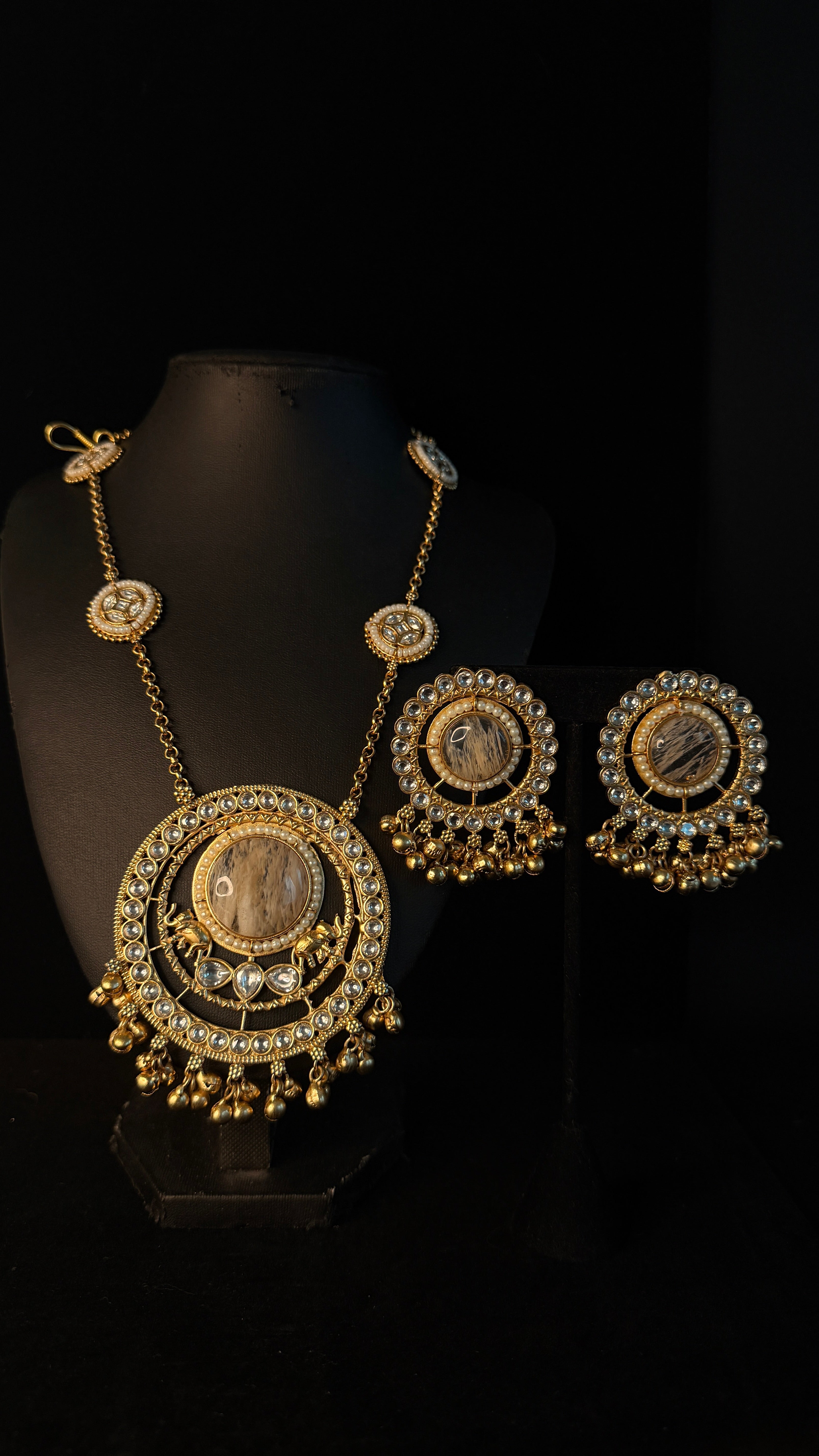 Light pink stone pendent necklace with earring