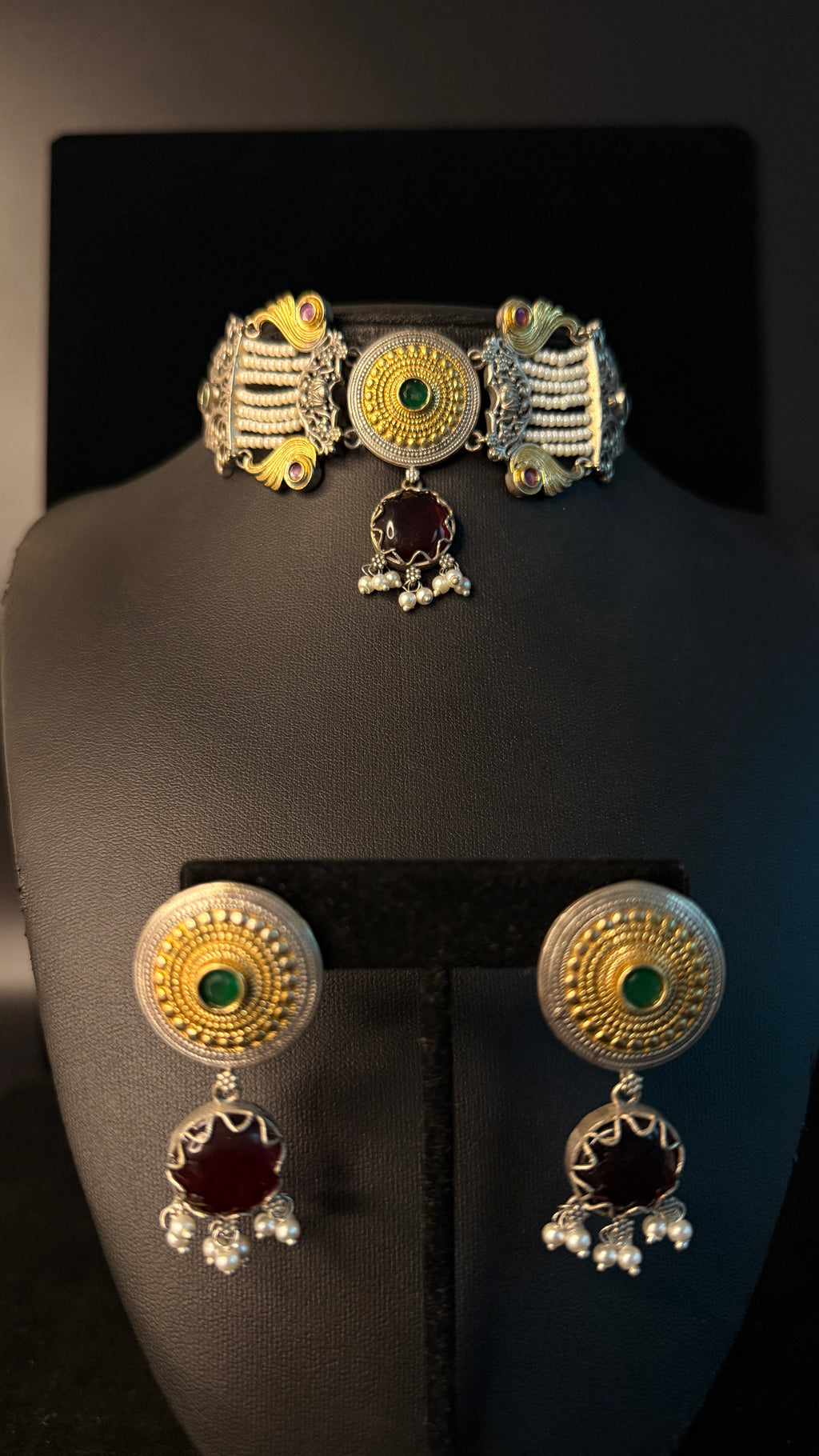 Dual tone choker with green and pink stone