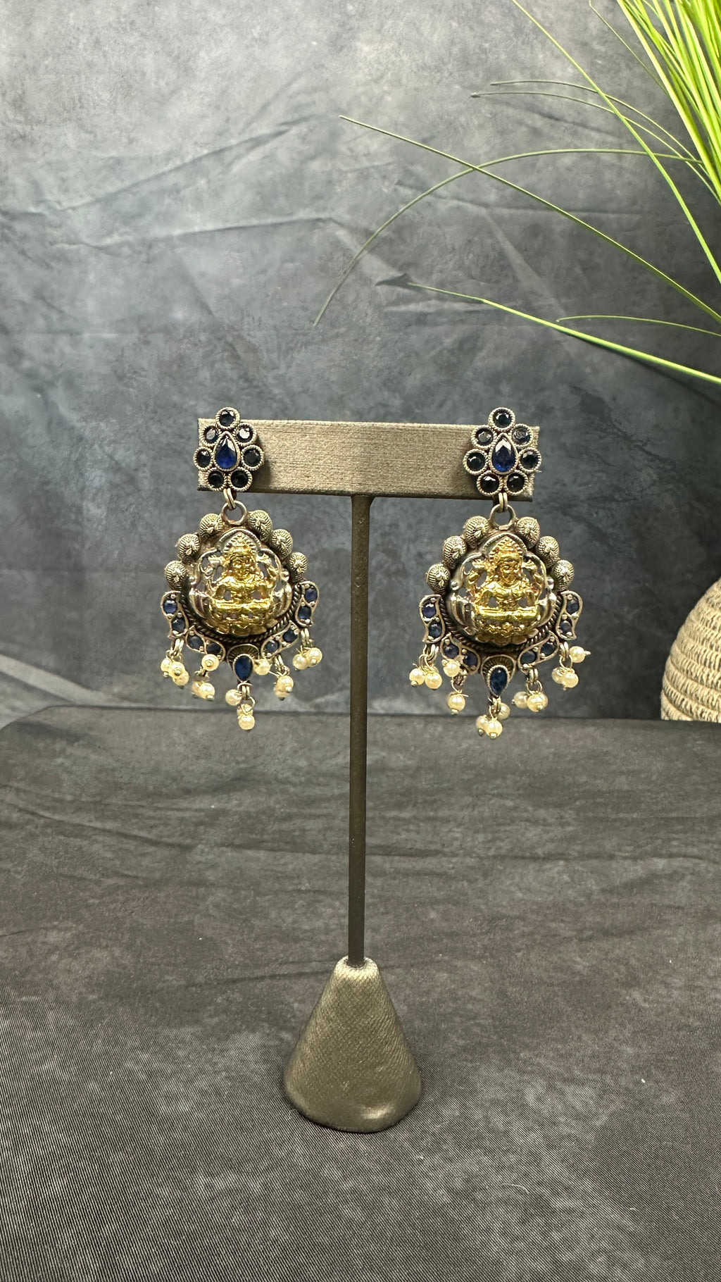 Temple necklace with blue stones, with earring