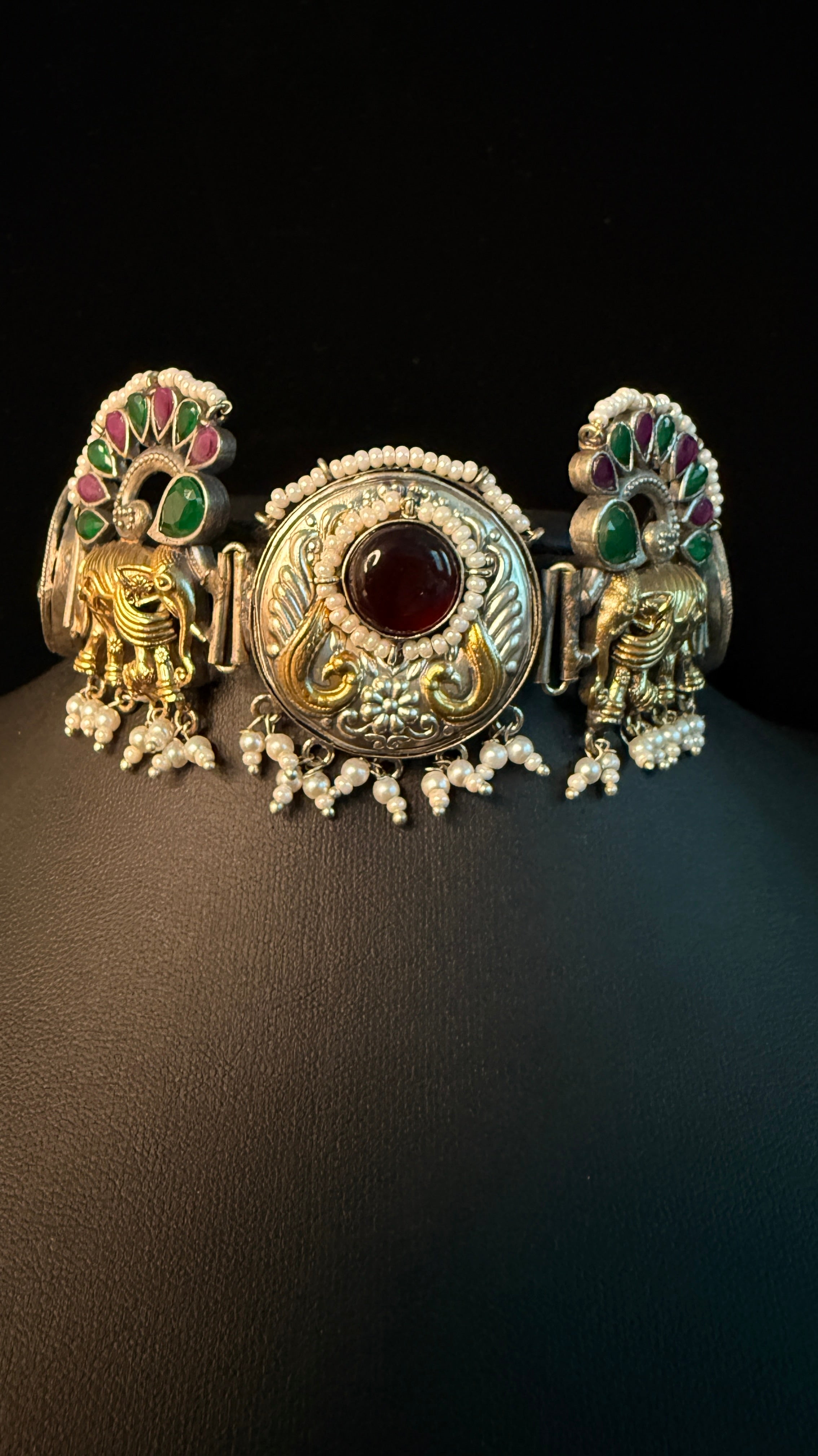 Choker with pink stone