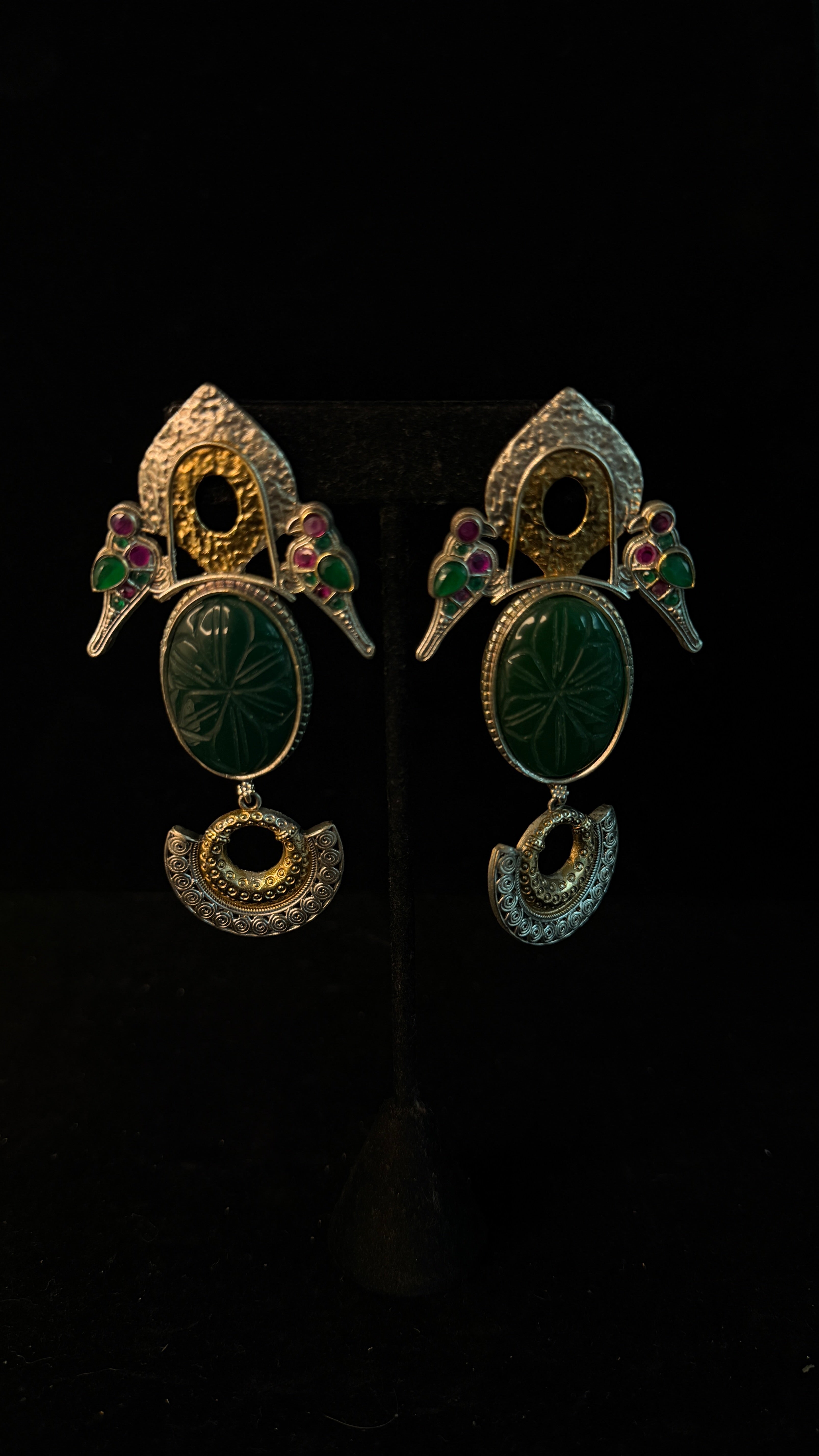 Dual tone earring with Green stone