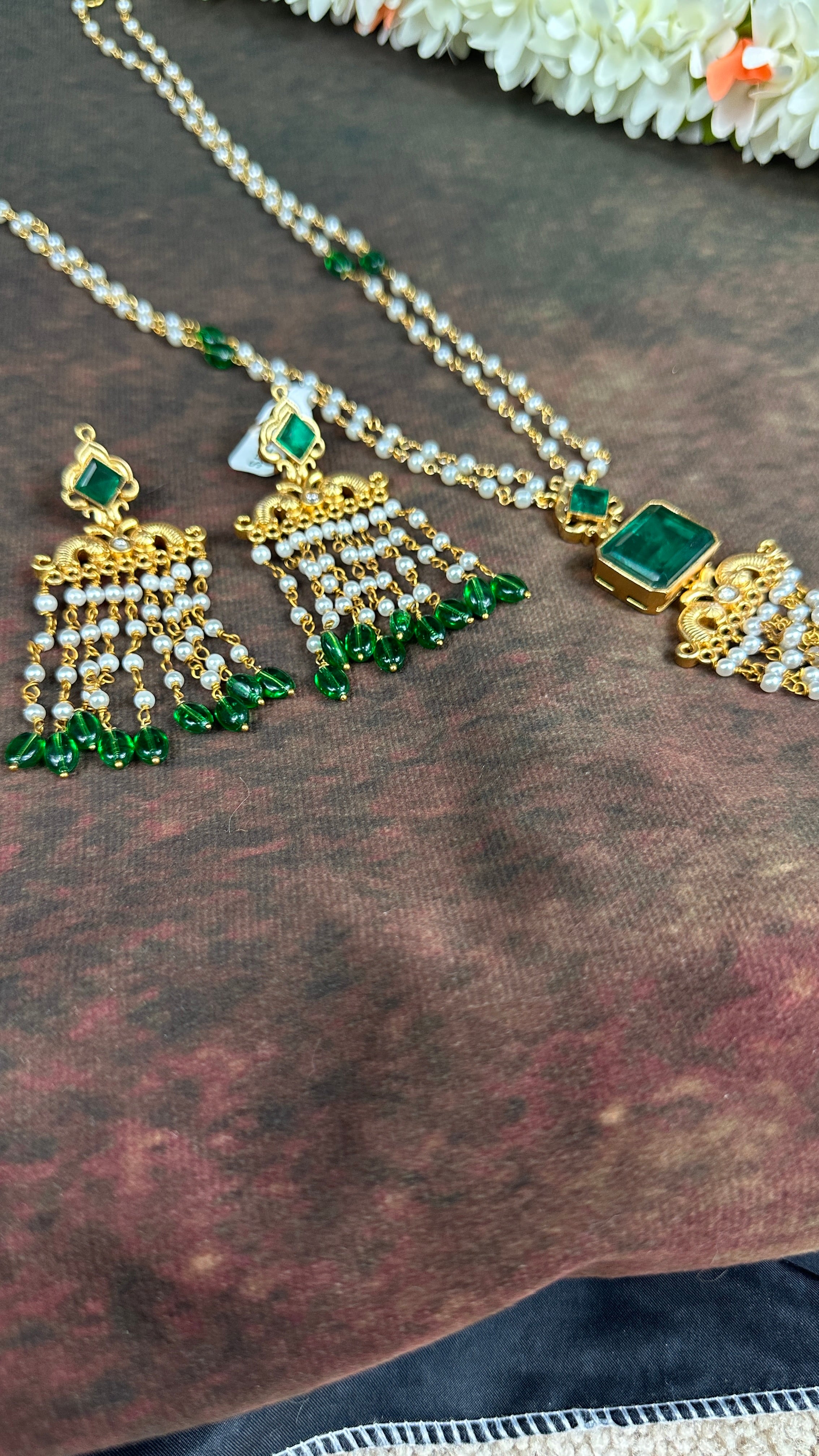 Pearl necklace with Green stone and chandlier earrings