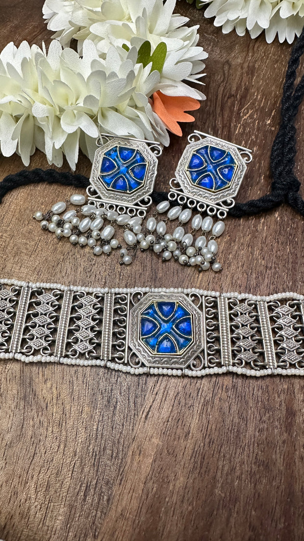 Choker with blue stone and stud
