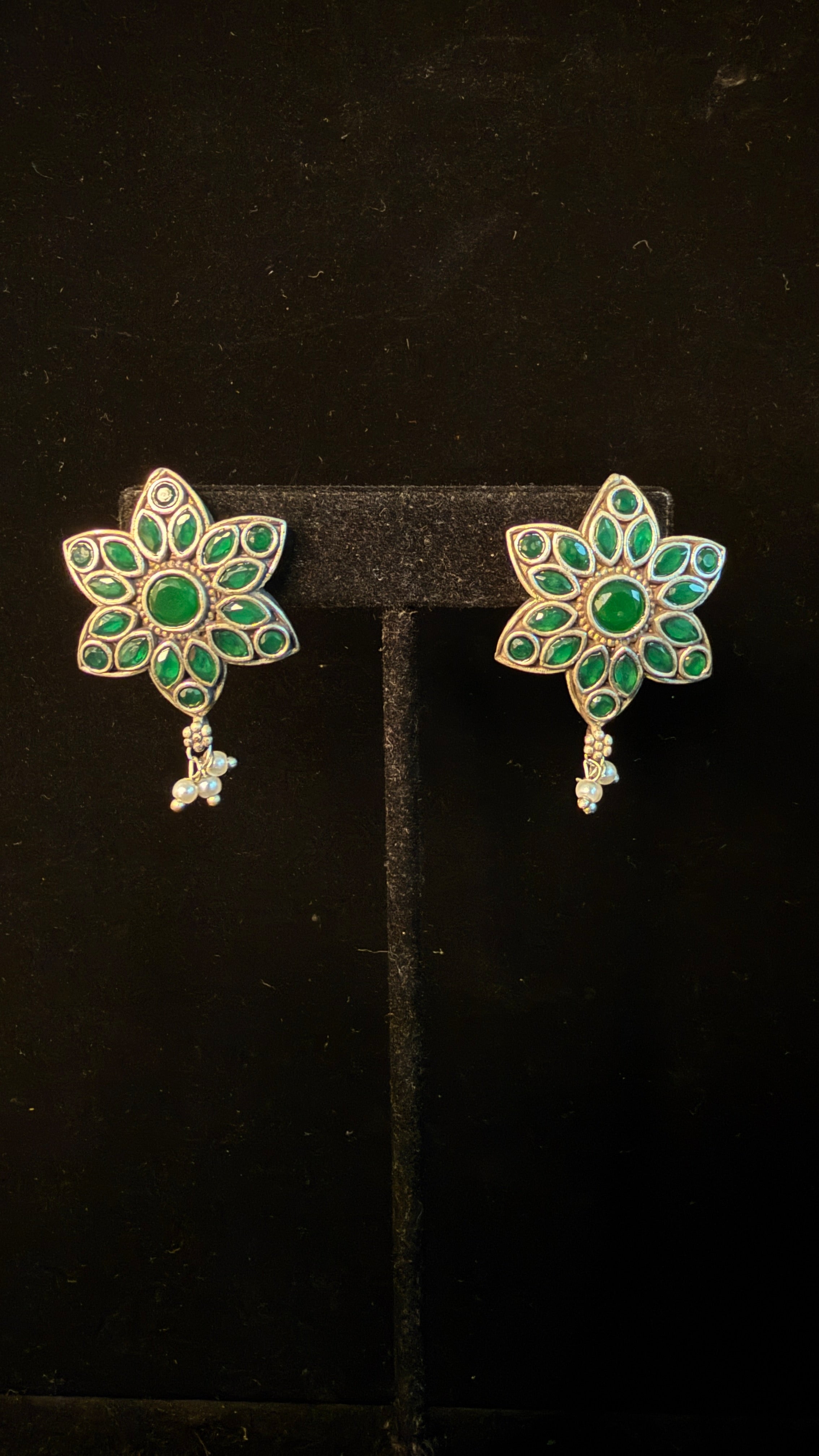 Dual tone choker with green stone