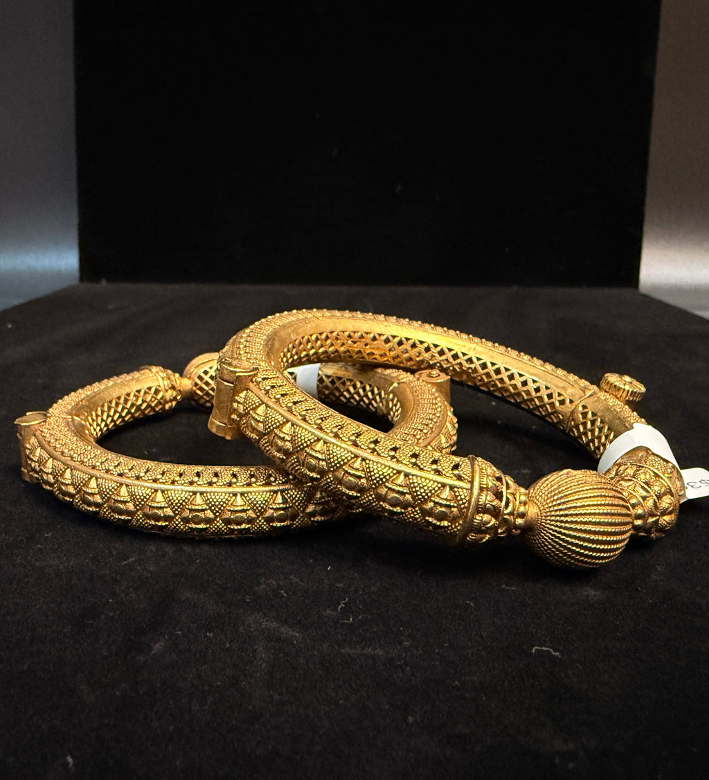 Antique gold openable kada (fits 2.6 to 2.10)Handmade