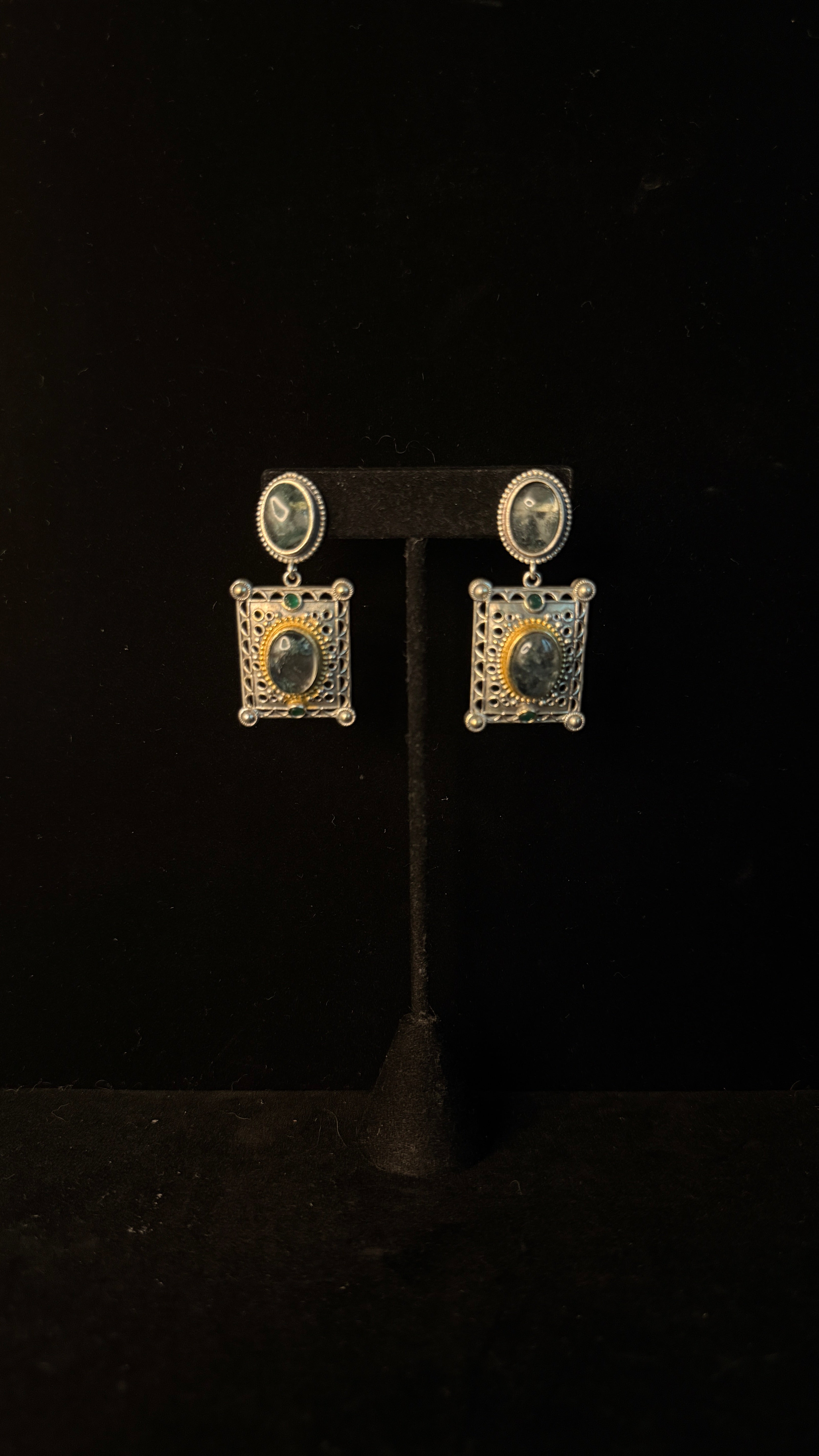 Dual tone choker with green stone