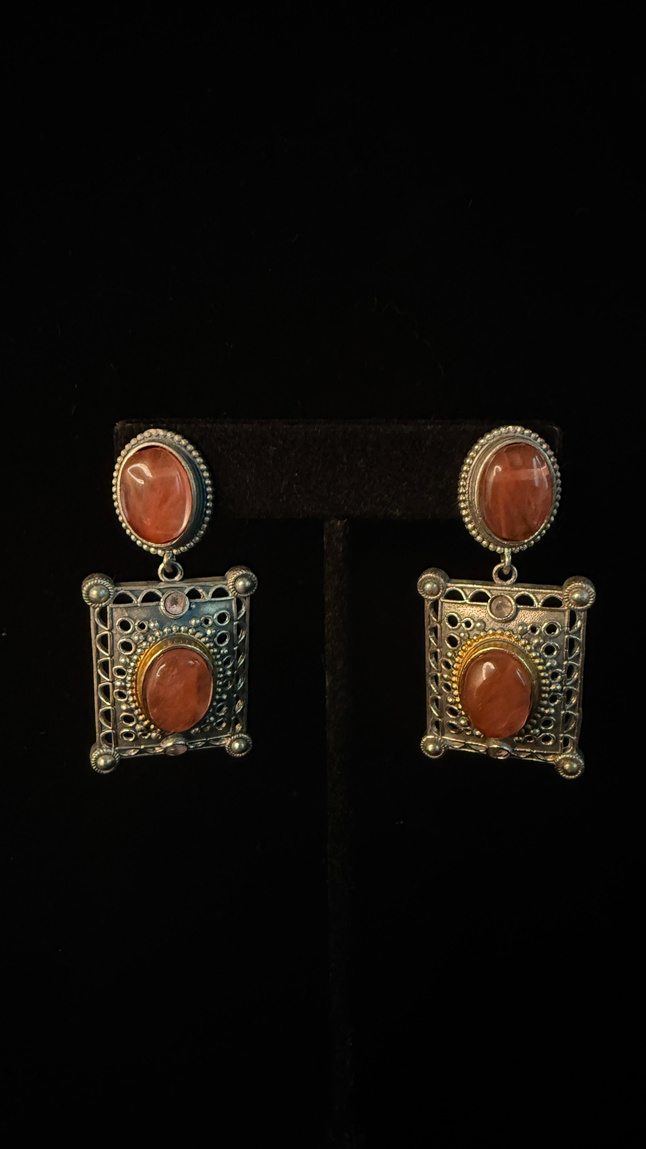 Dual tone choker with pink stone