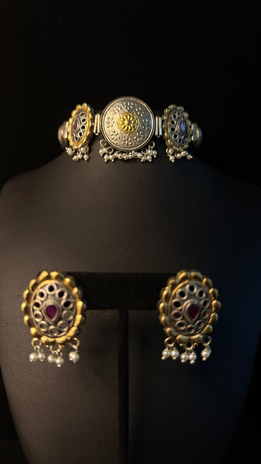 Dual tone choker with pink stone