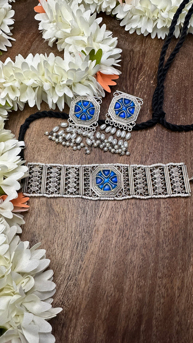 Choker with blue stone and stud