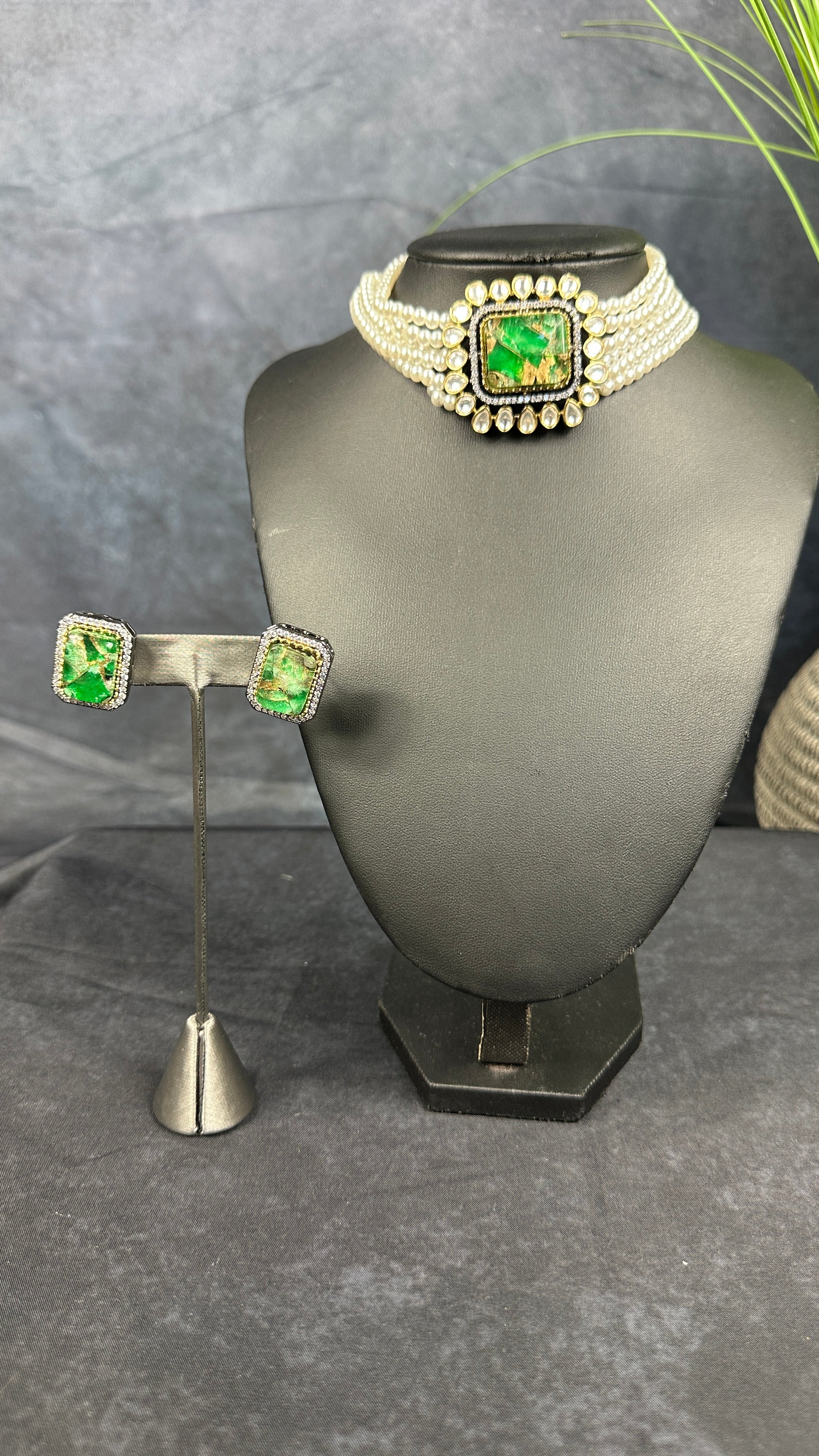 Moissanite stone pendent choker with studs