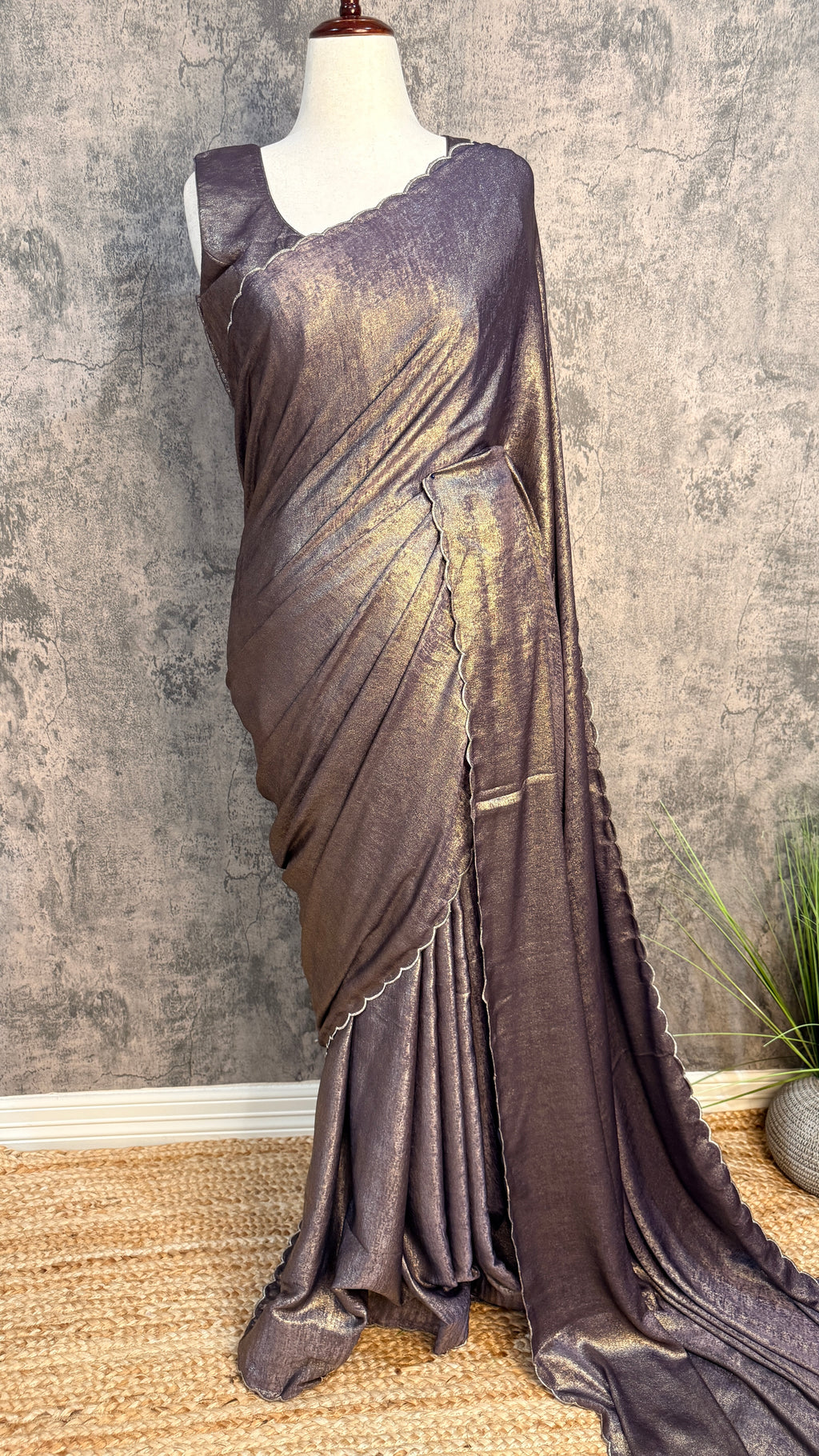 Shimmer crepe saree with scallop border, with stitched blouse