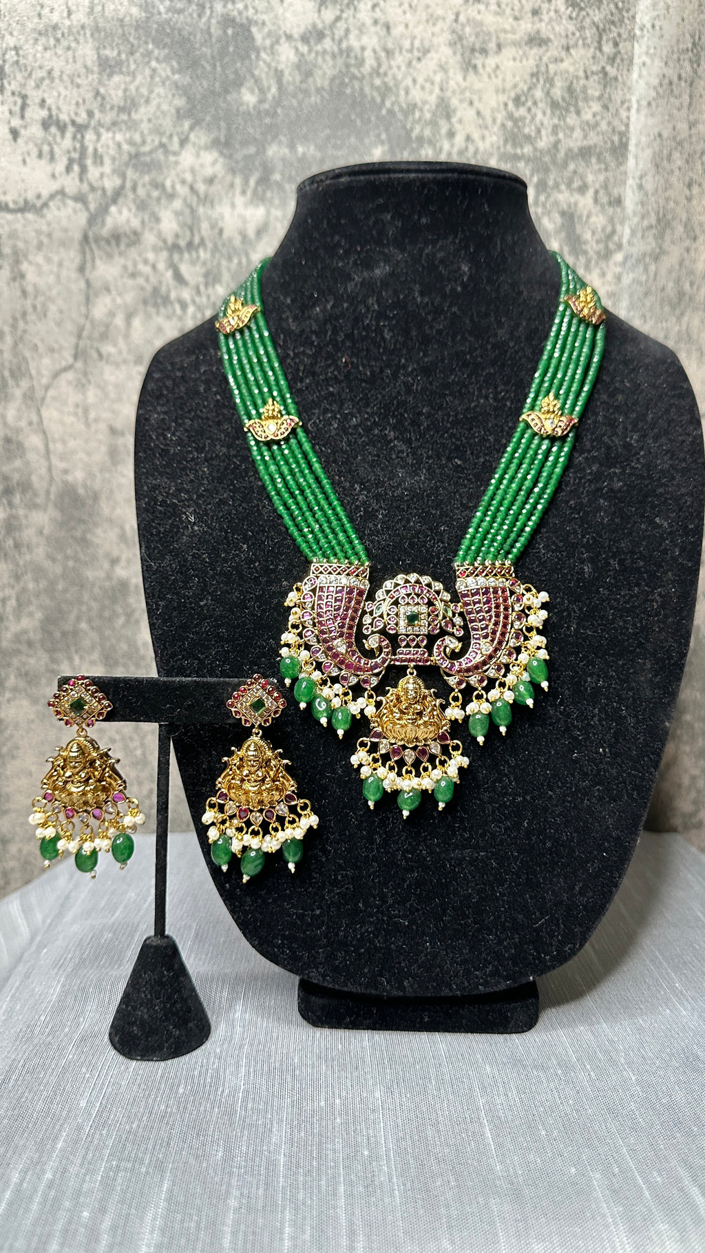 Long necklace with earring