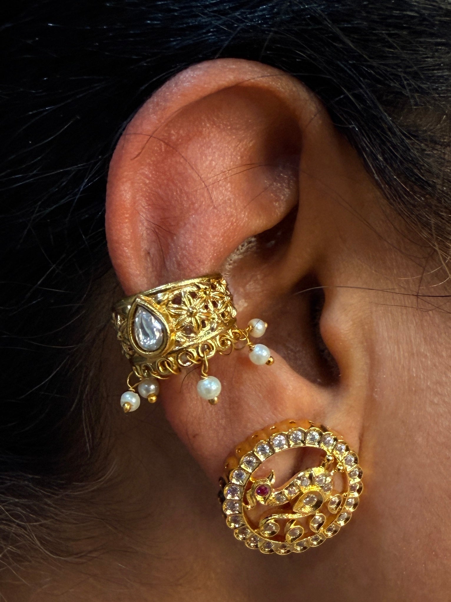 Ear cuff with white stone