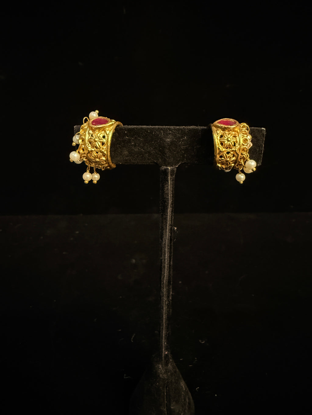 Ear cuff with red stone