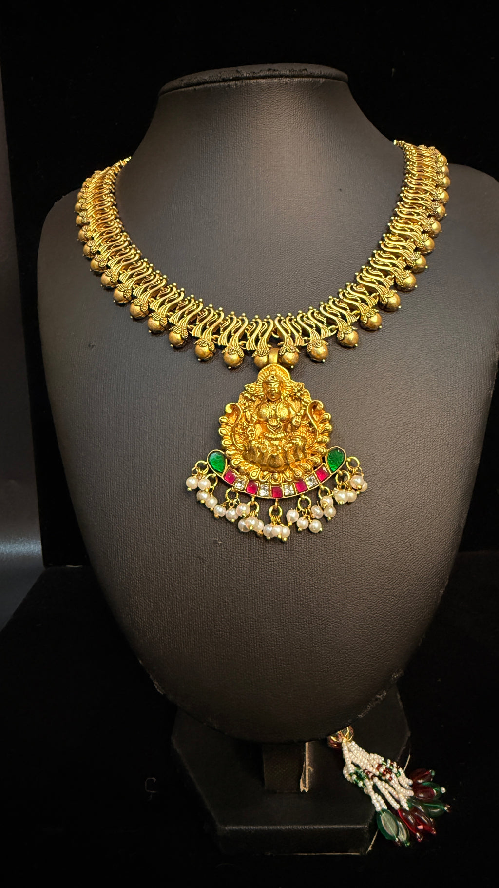 Antique necklace with jadu kendan lakshmi pendent