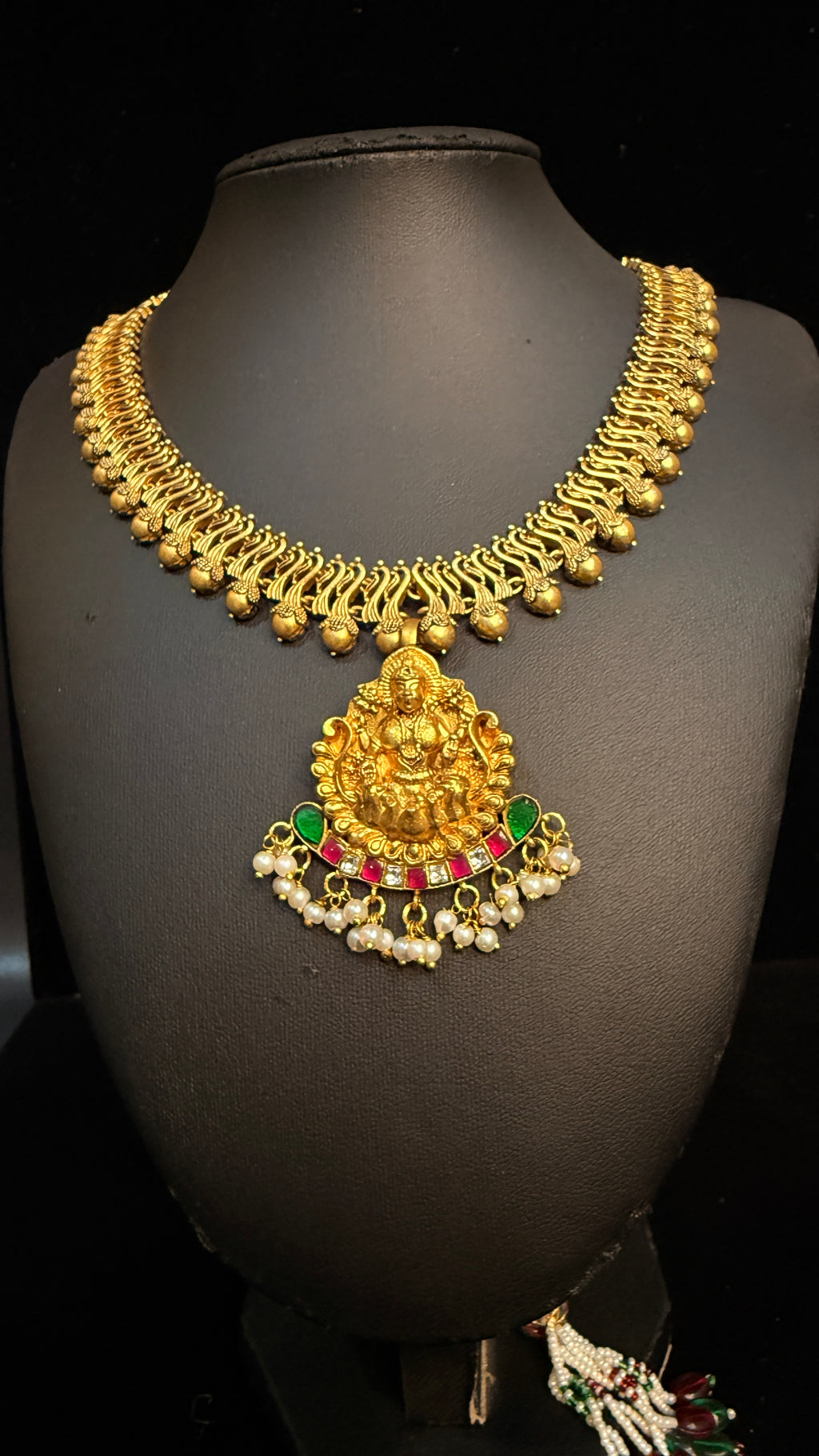 Antique necklace with jadu kendan lakshmi pendent