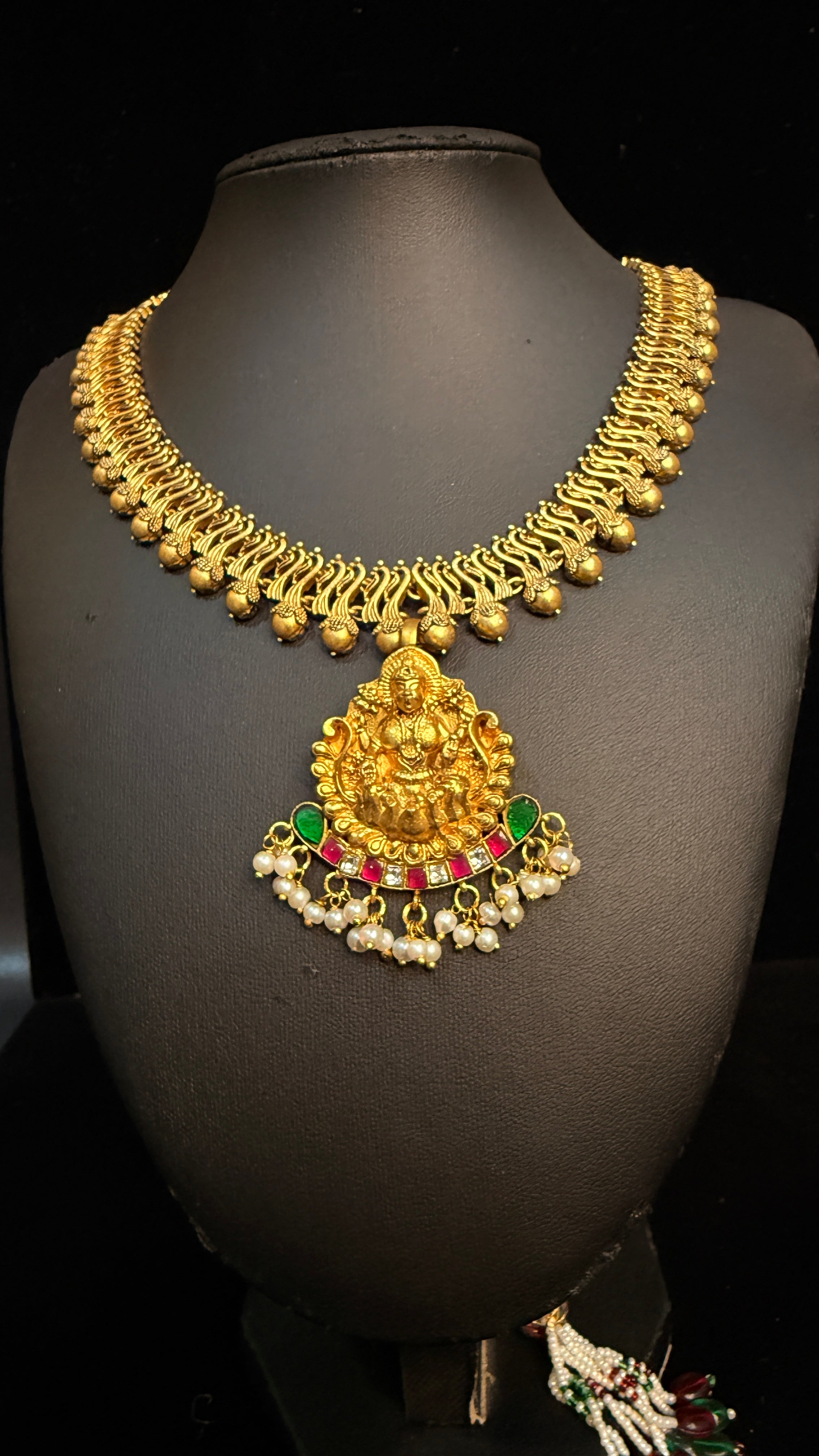 Antique necklace with jadu kendan lakshmi pendent
