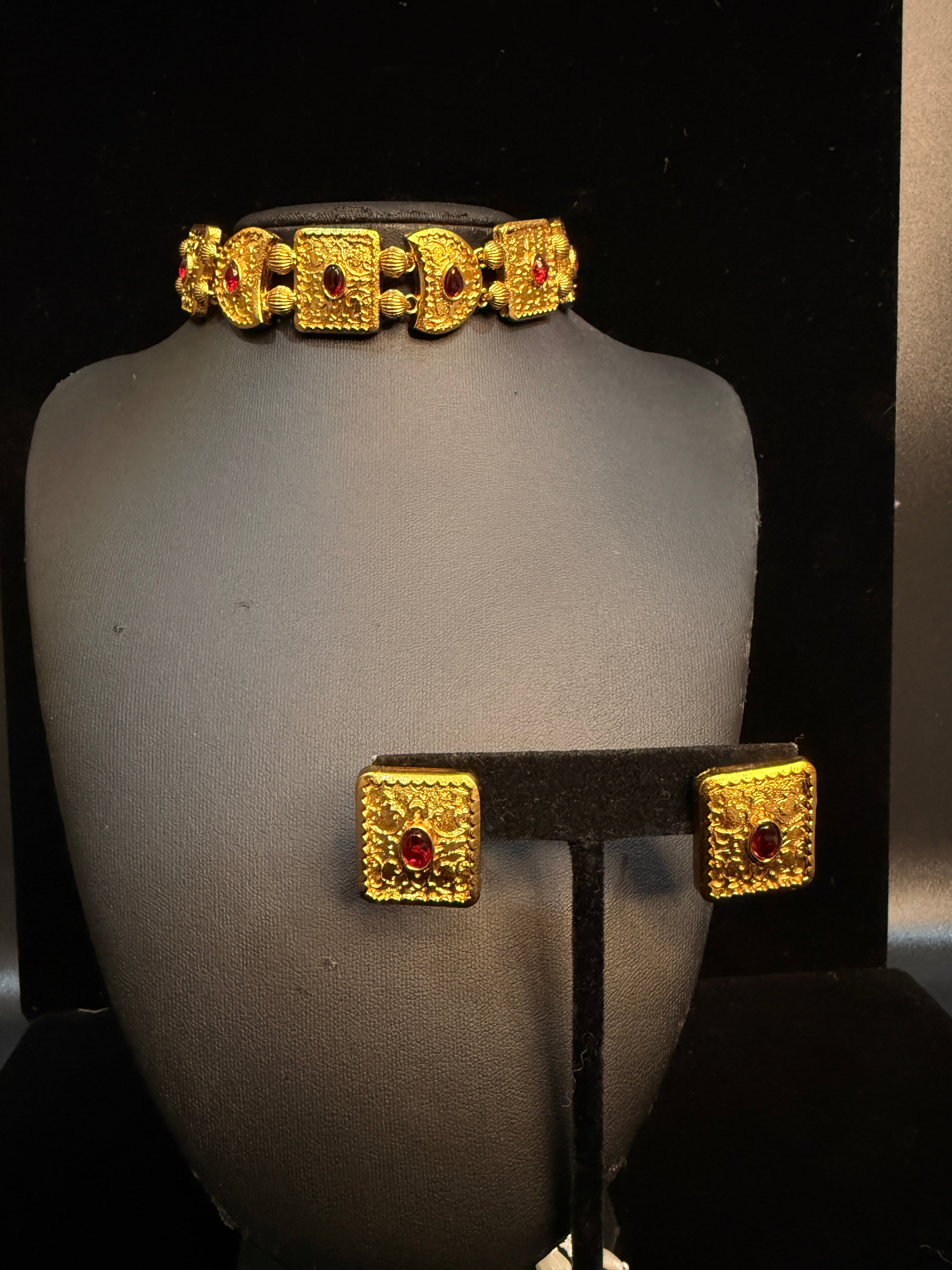 Choker with red kundan stone