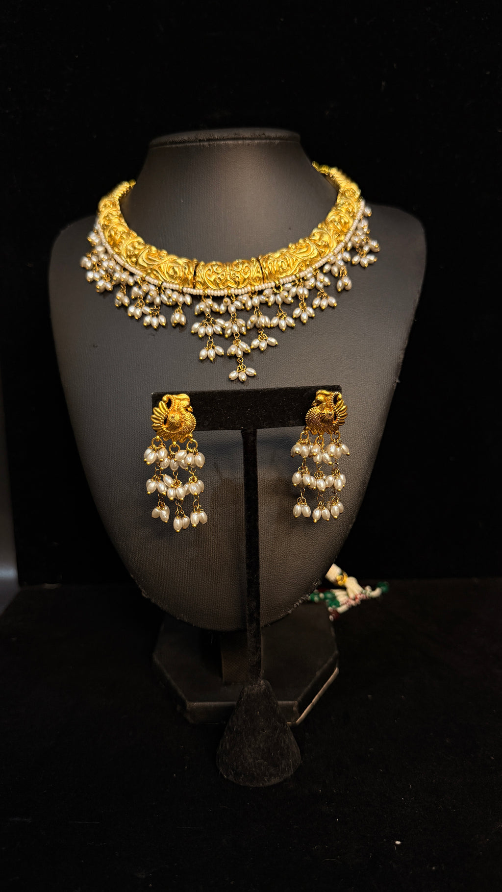 Gold plated necklace with pear and earring