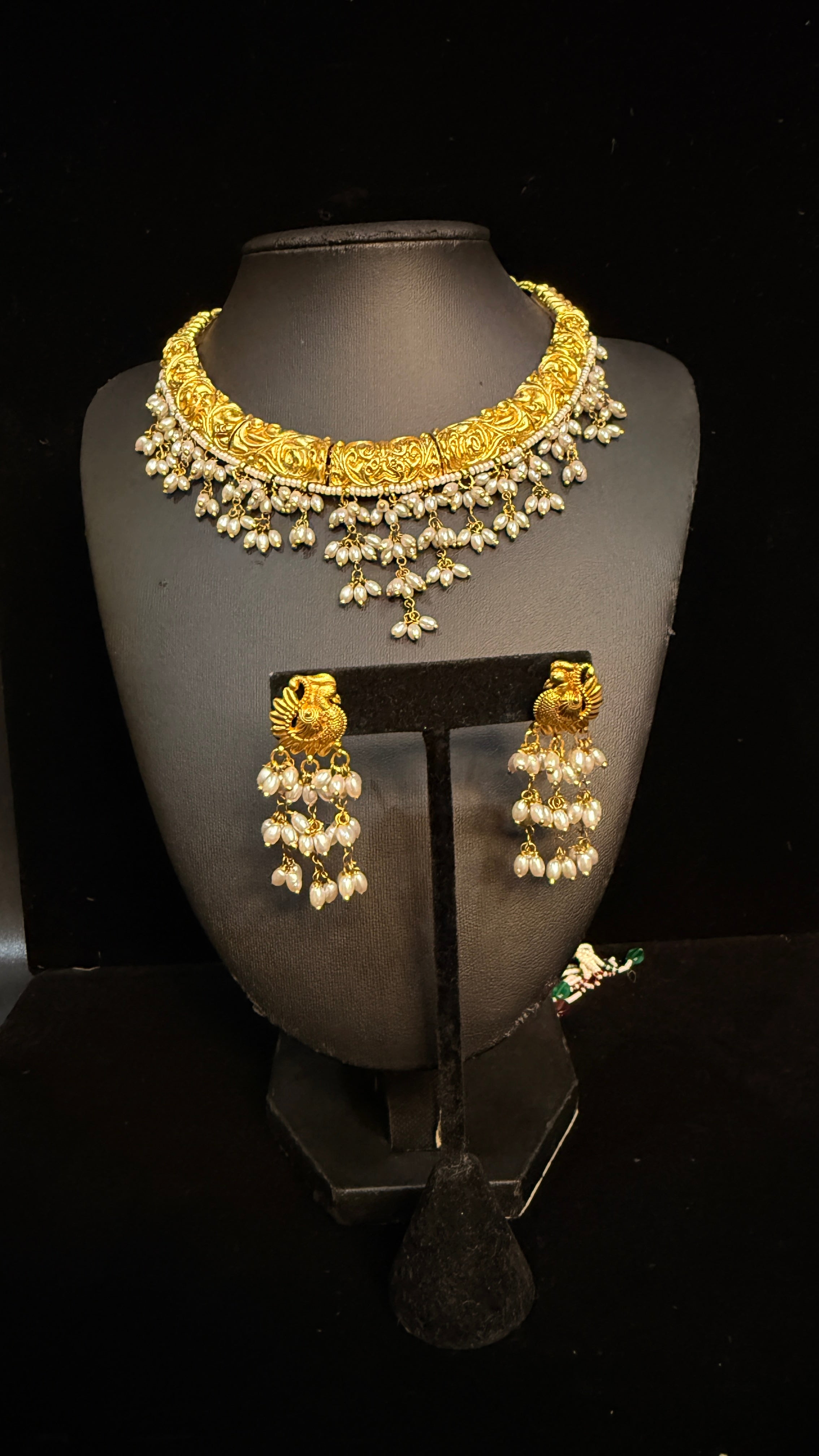 Gold plated necklace with pear and earring