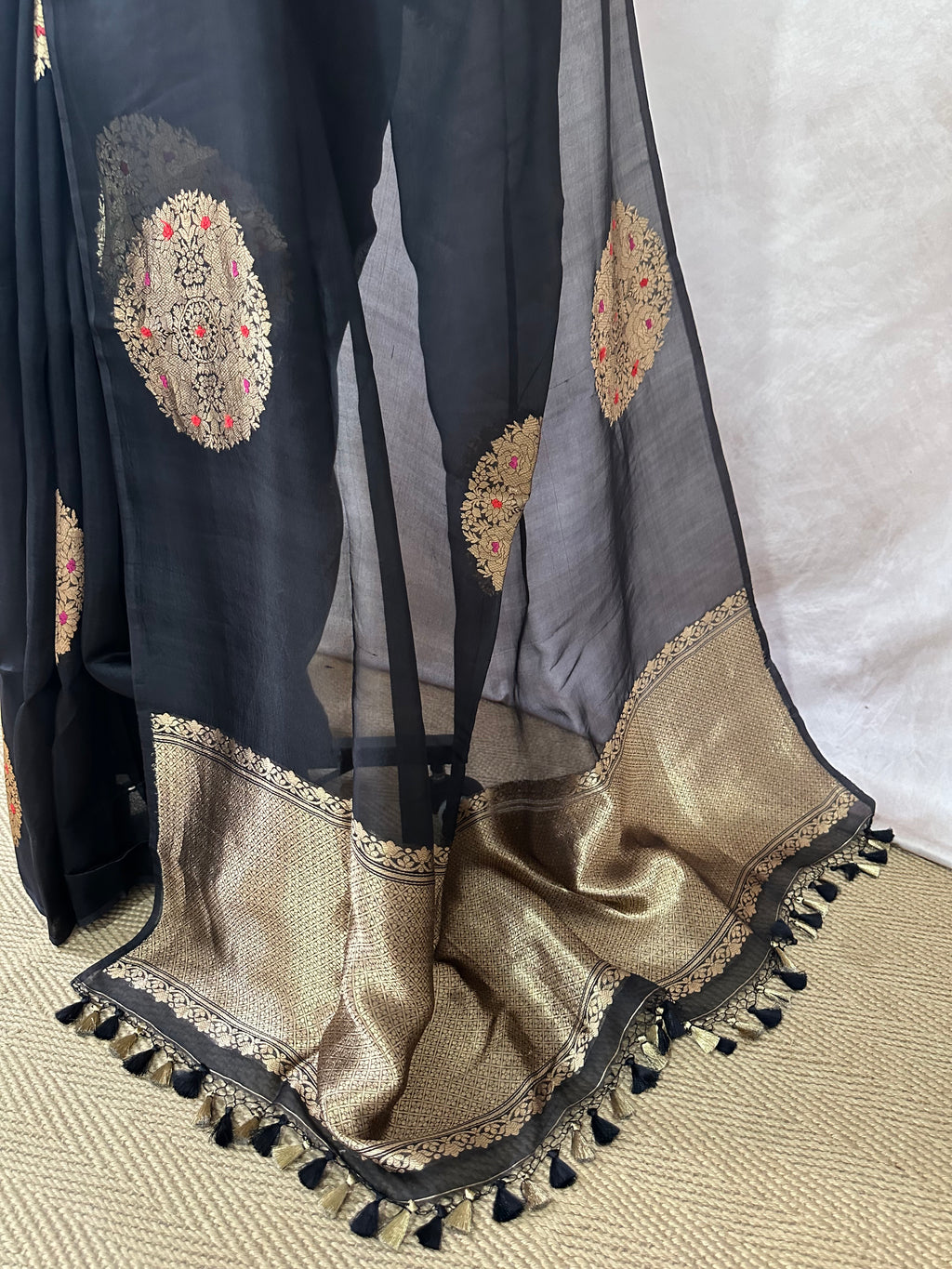Black kora silk saree with contast blouse