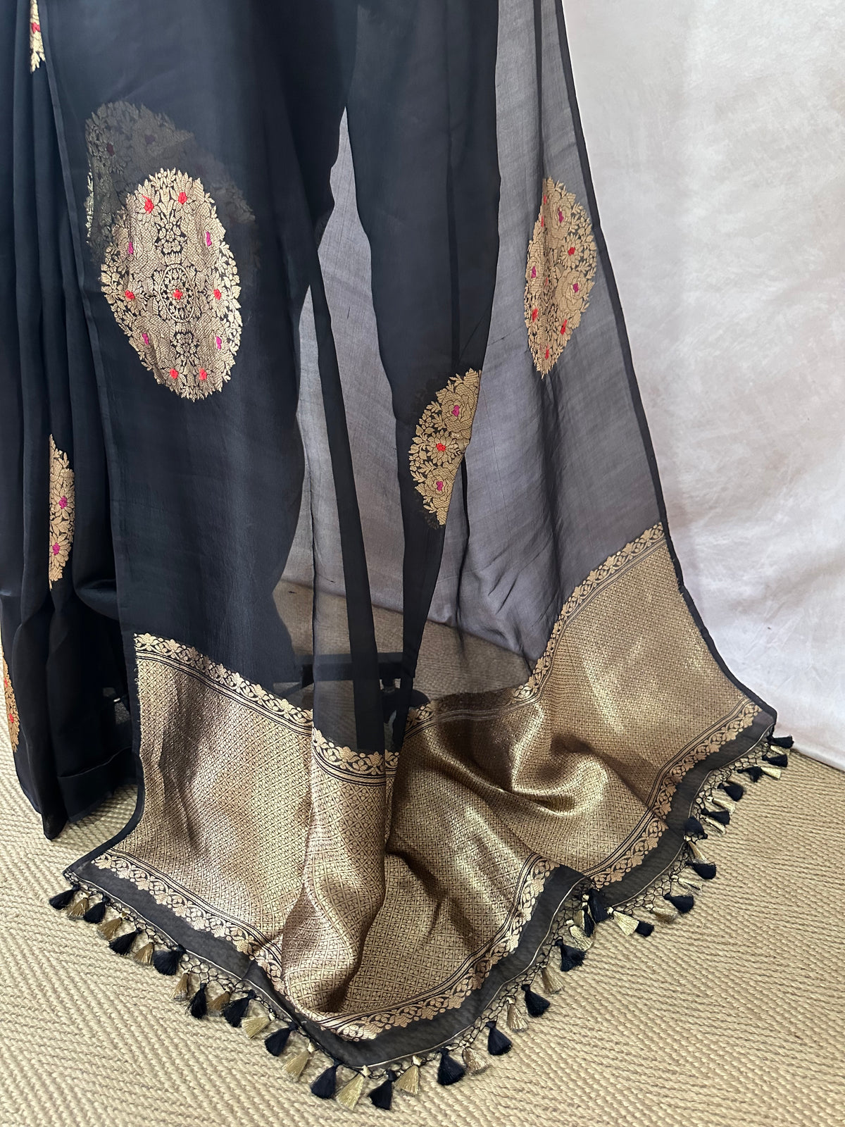 Black kora silk saree with contast blouse