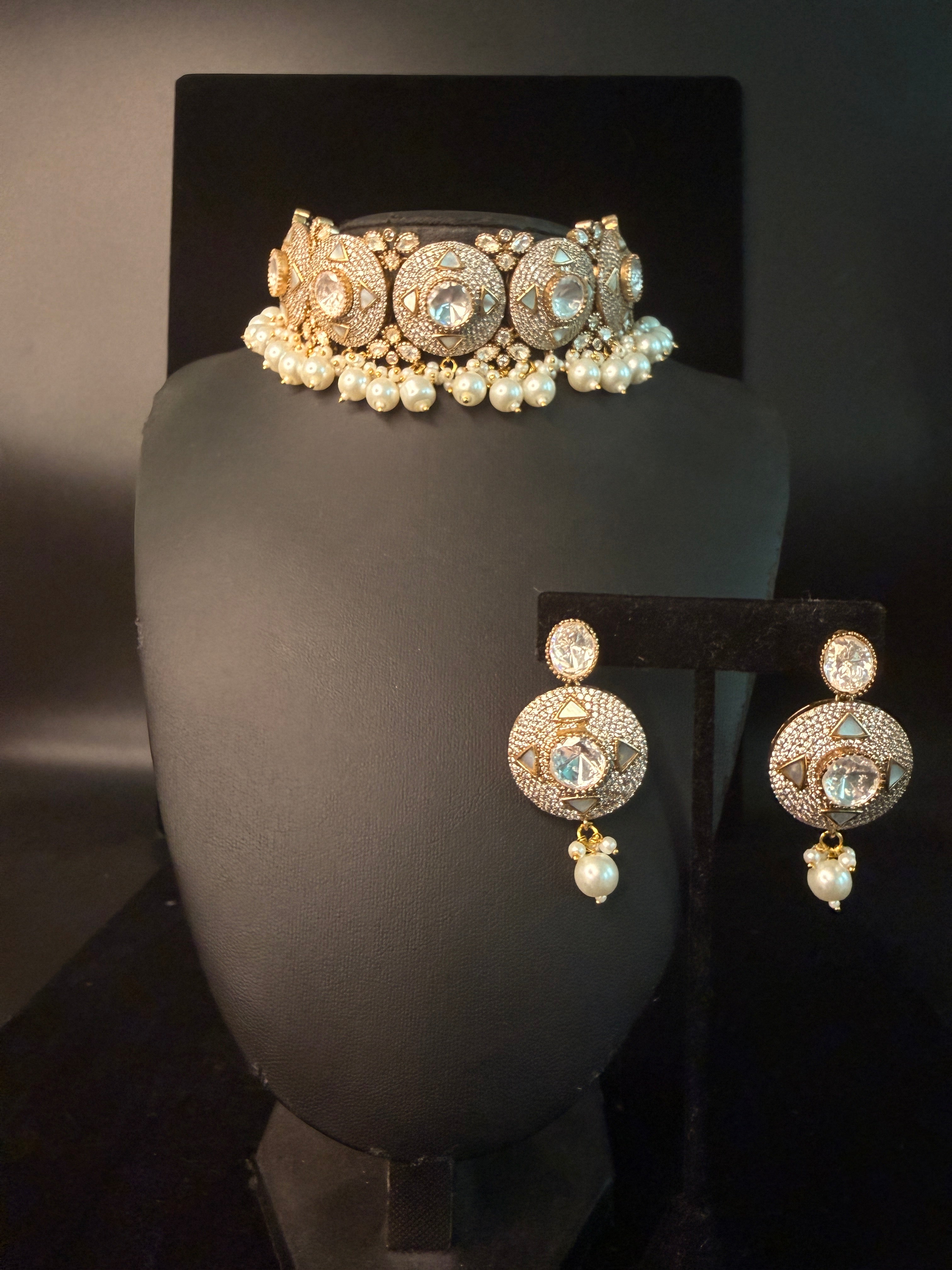 Moissonate choker with earring