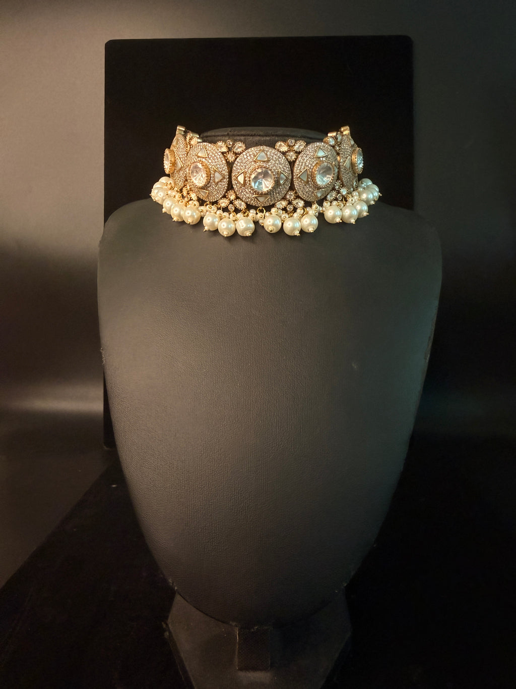 Moissonate choker with earring