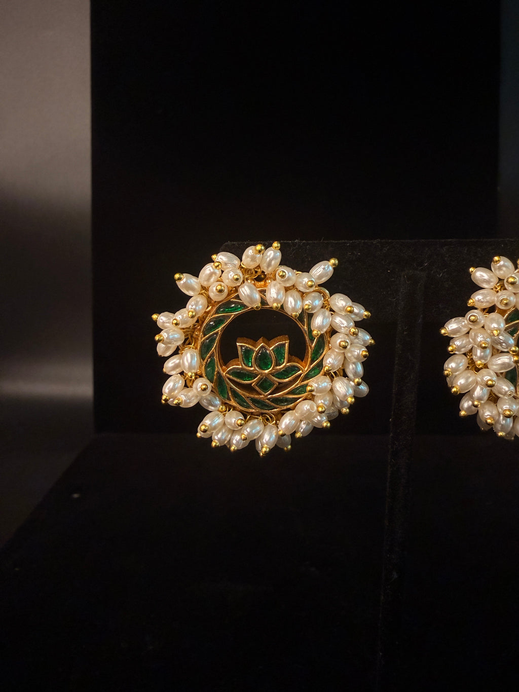 Pearl stud