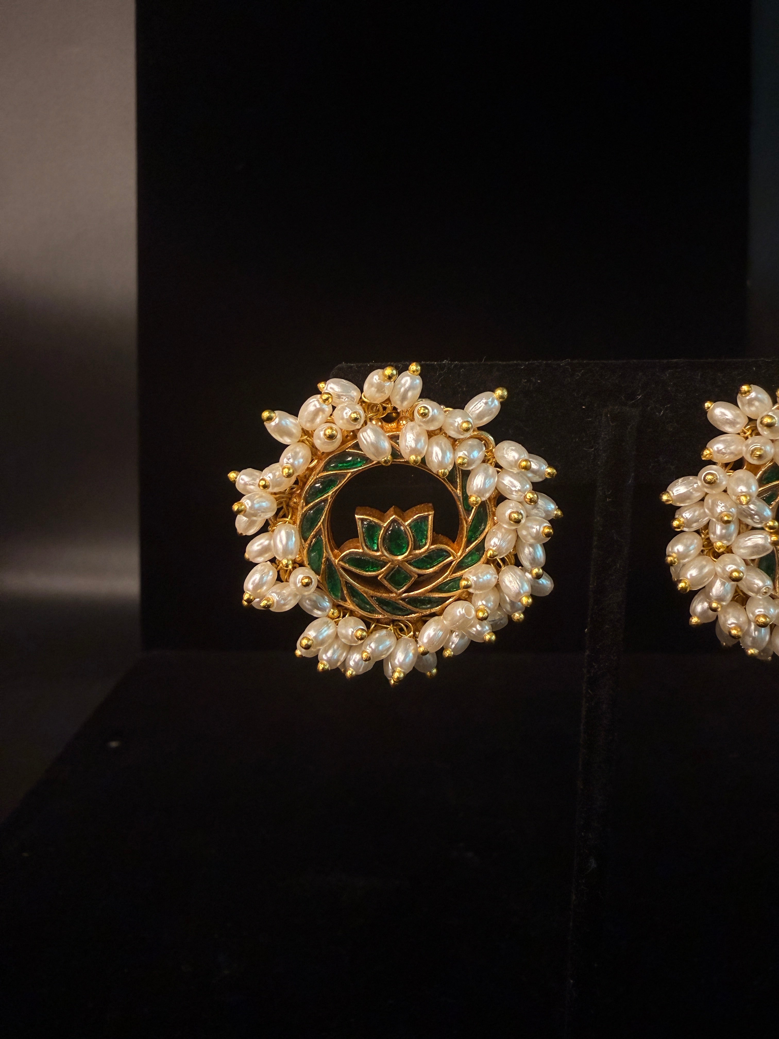 Pearl stud