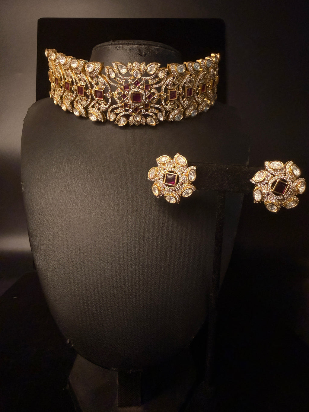 Choker with earring