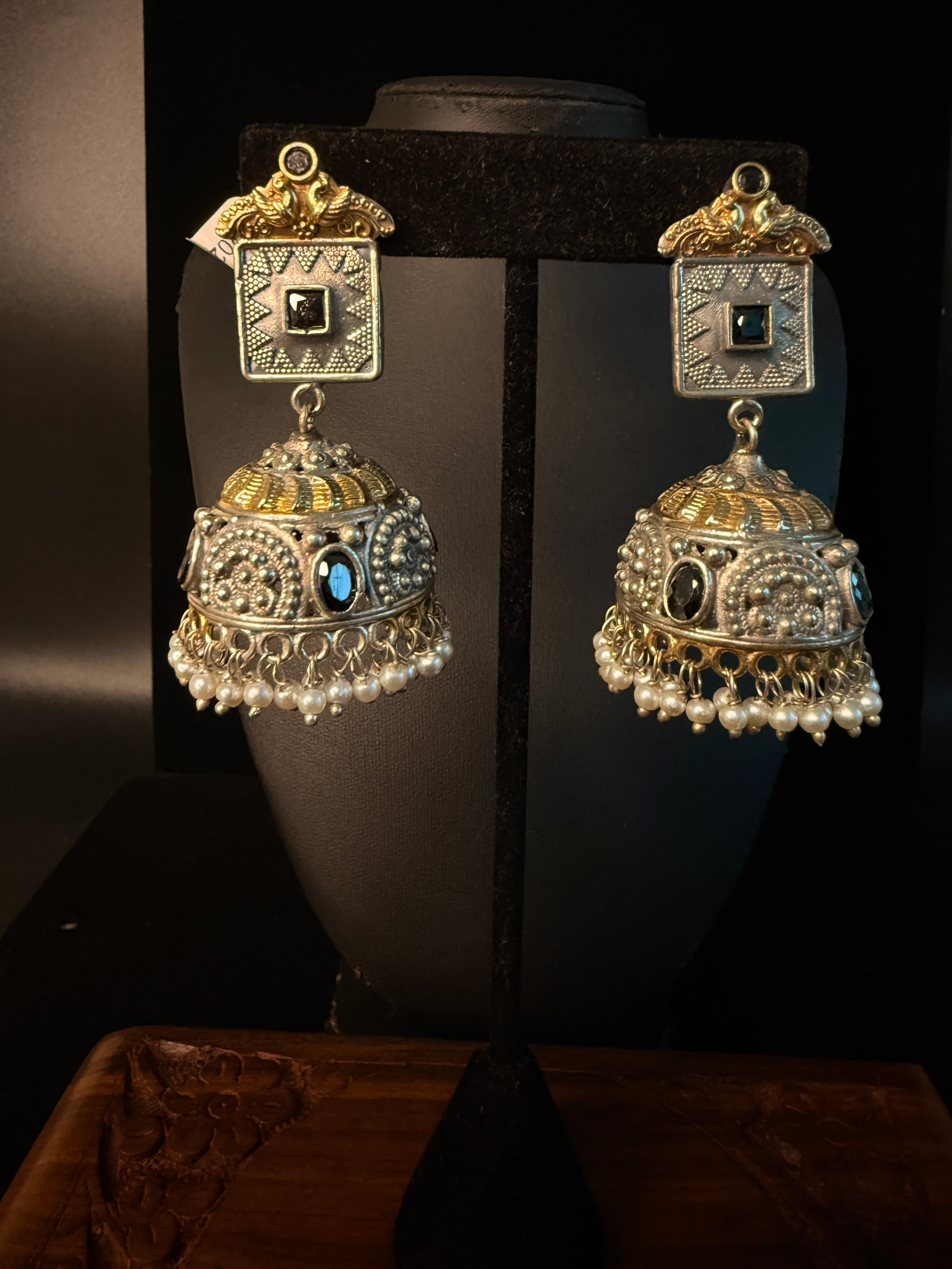 Dual tone jhumka with black stone