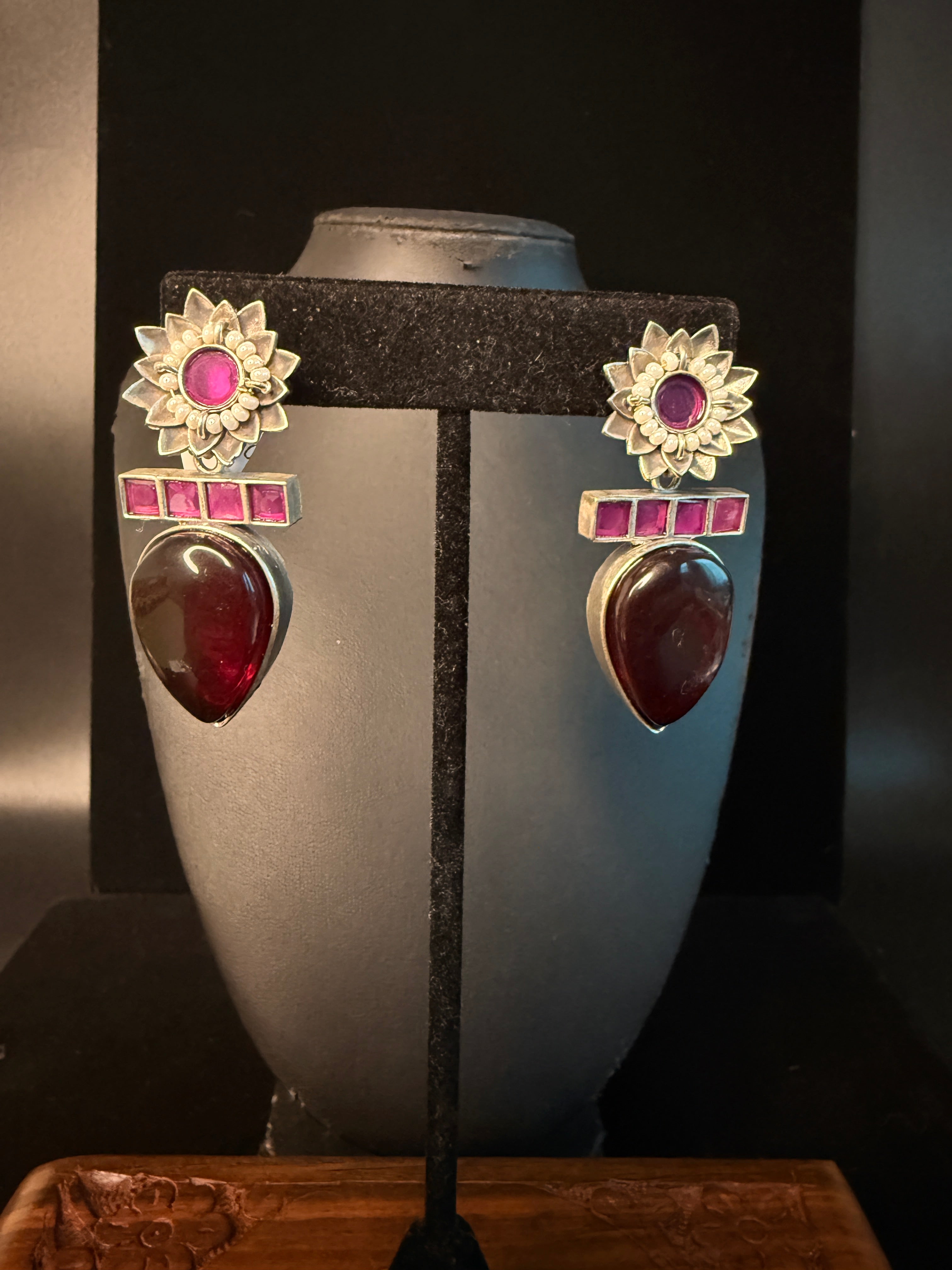 Earring with maroon stone