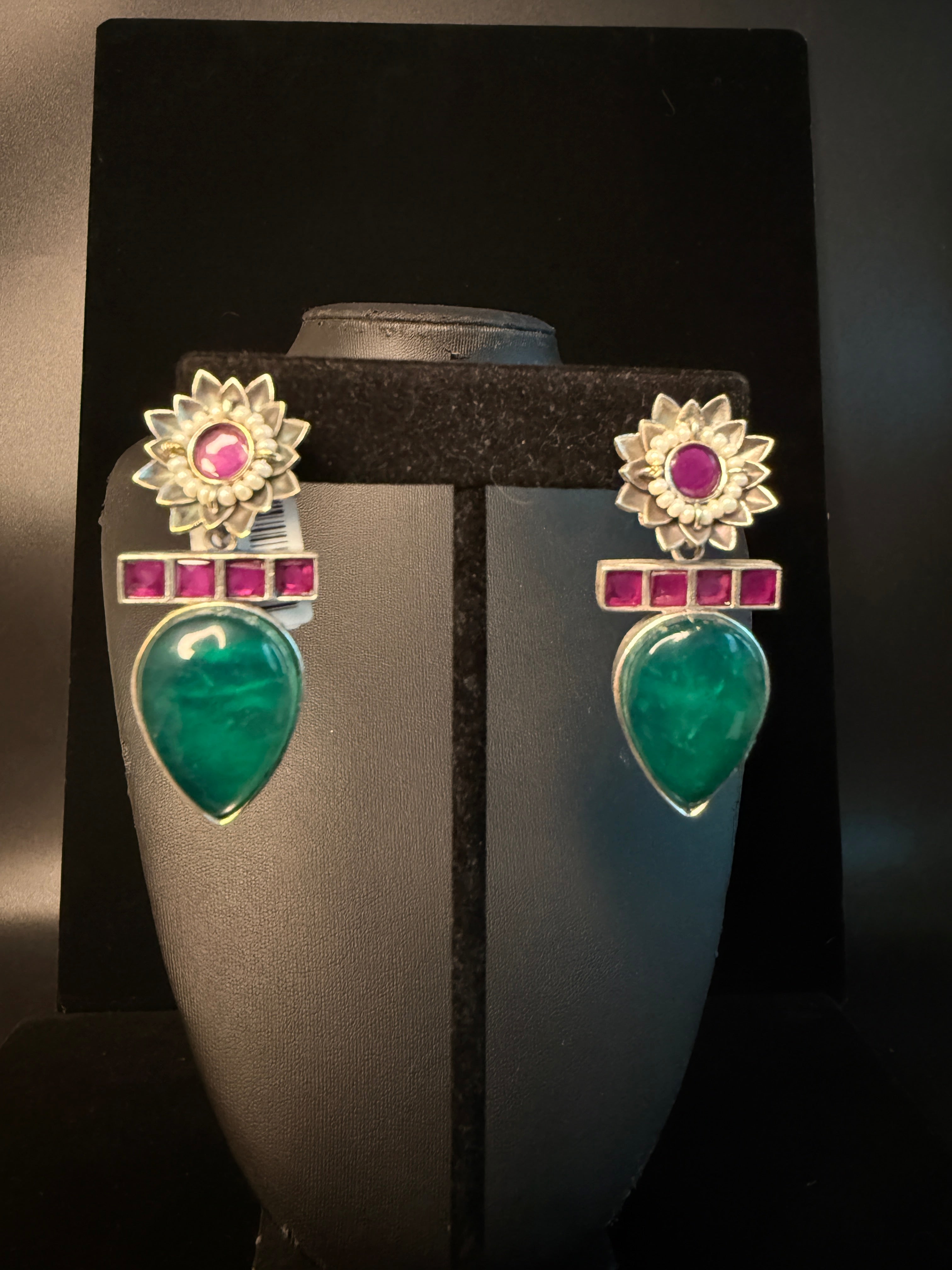 Earring with Green stone