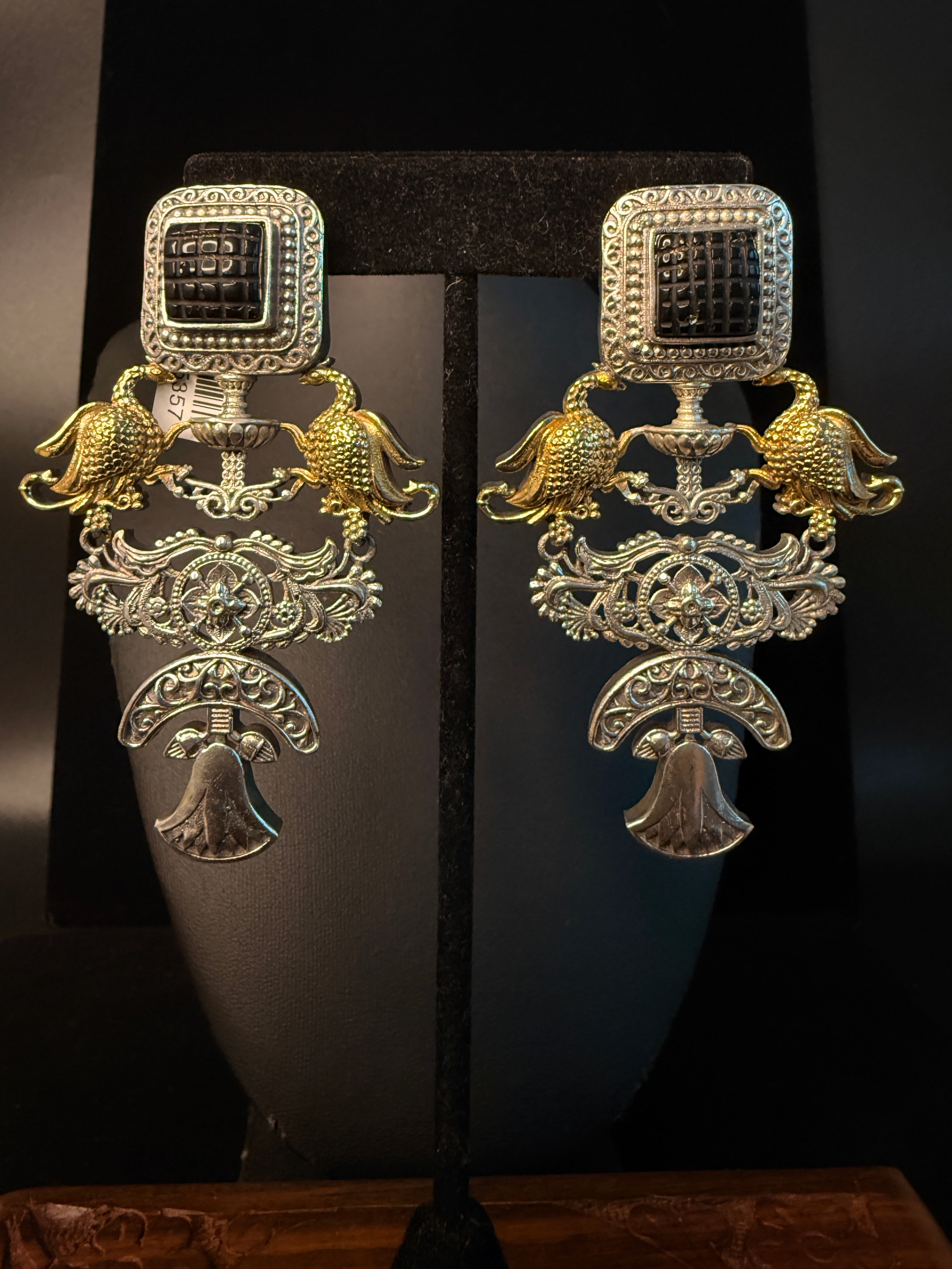 Dual tone jhumka with black stone