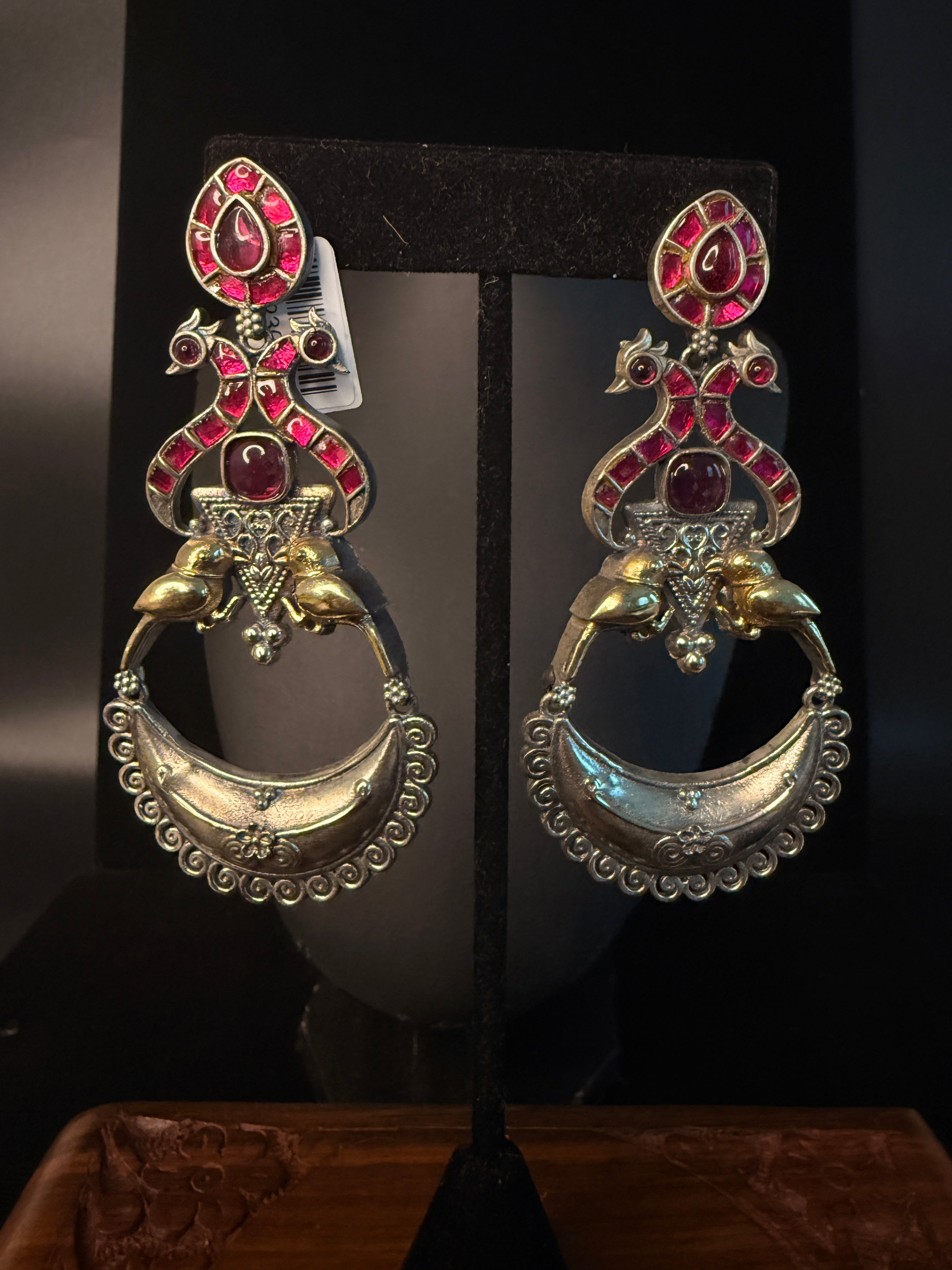Dual tone earring with pink kemp stones