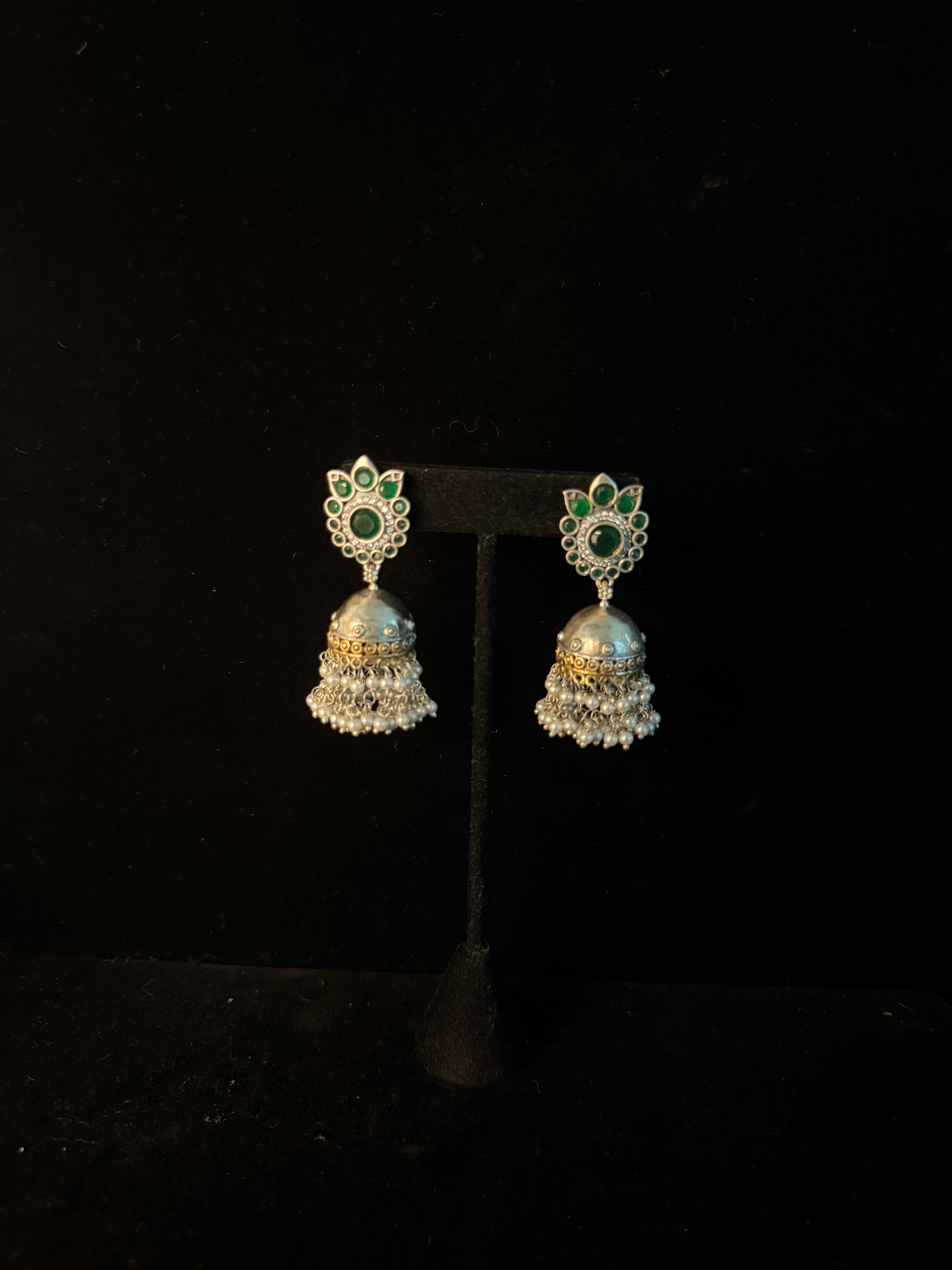 Dual tone necklace with green stones and earring