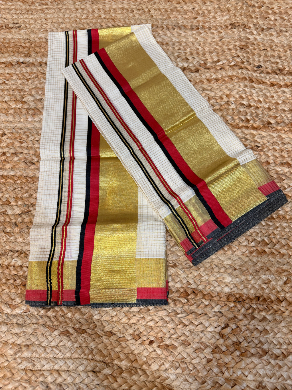 Black and red border small check set mundu