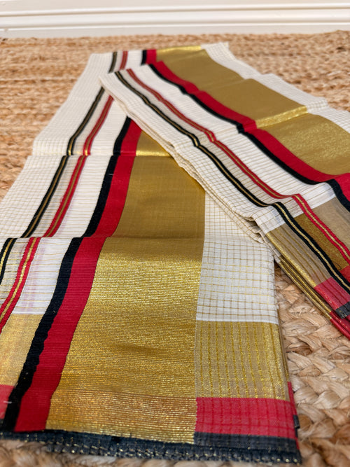 Black and red border small check set mundu
