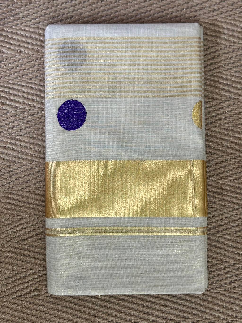 set saree with polka dot emroidery