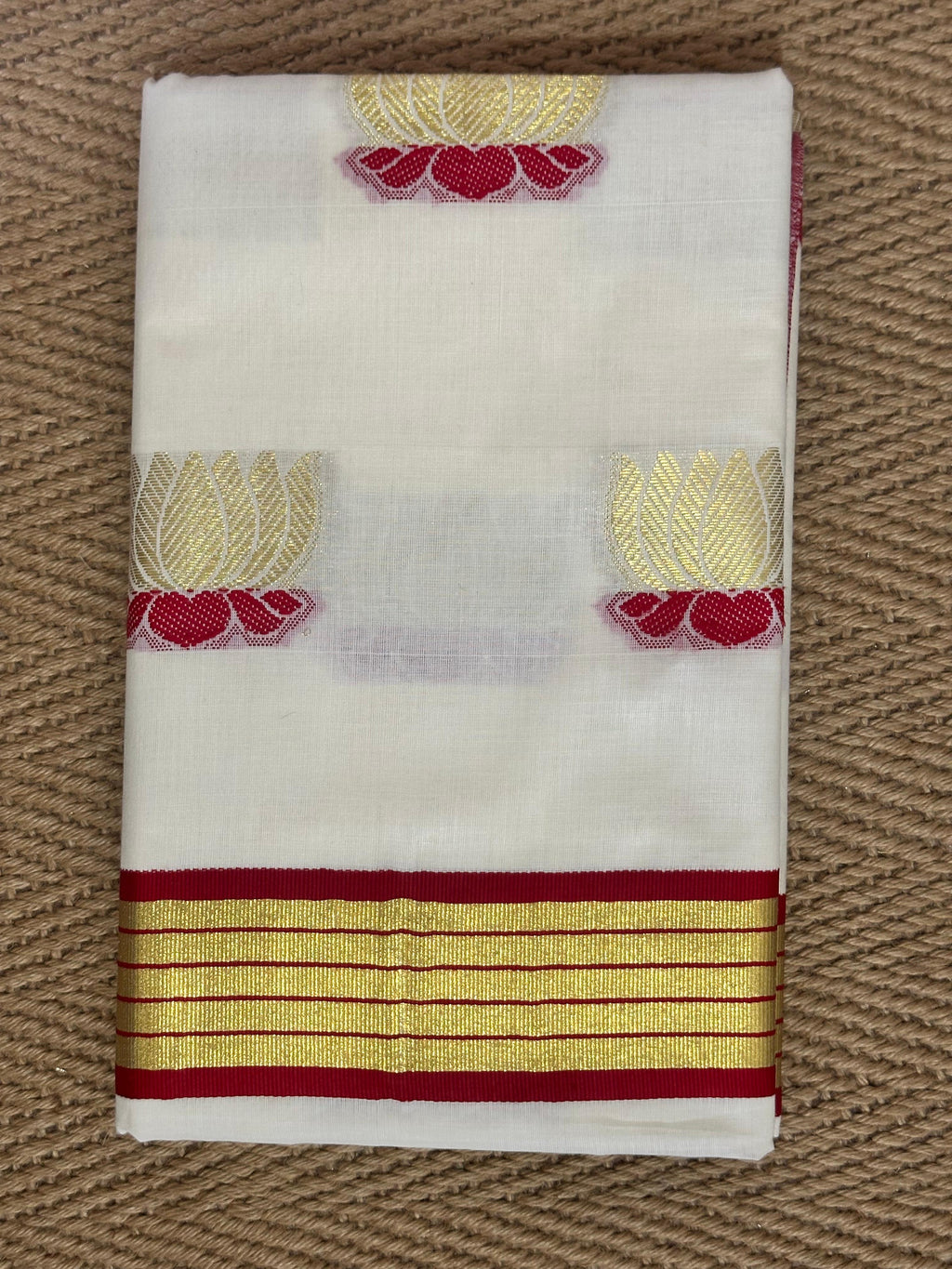 Balaramapuram Handloom replica set saree with lotus design