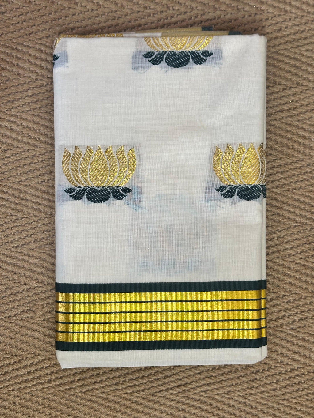 Balaramapuram Handloom replica set saree with lotus design