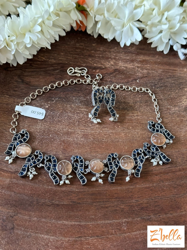Choker With Eraaing Necklace