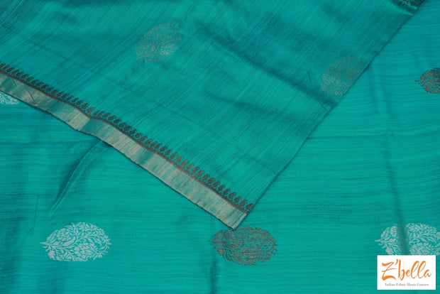 Emrald Green Matka Silk Saree With Peach Pallu And Stitched Blouse Saree