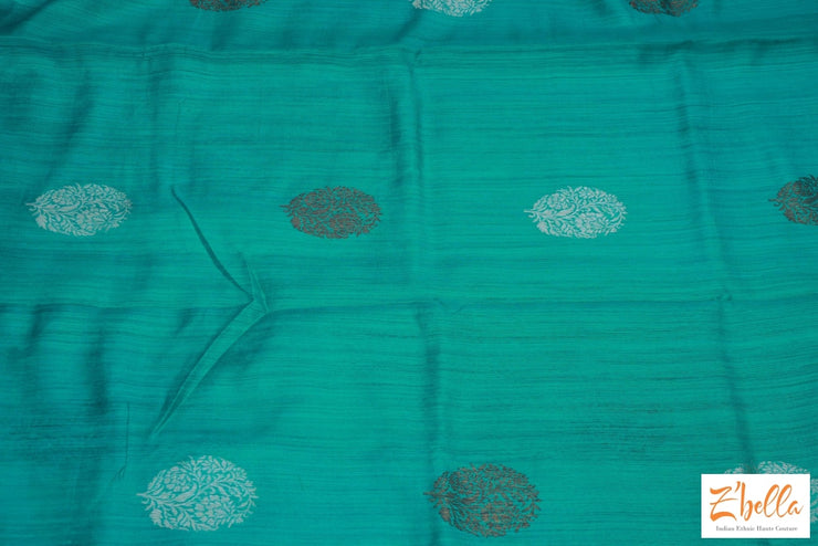 Emrald Green Matka Silk Saree With Peach Pallu And Stitched Blouse Saree